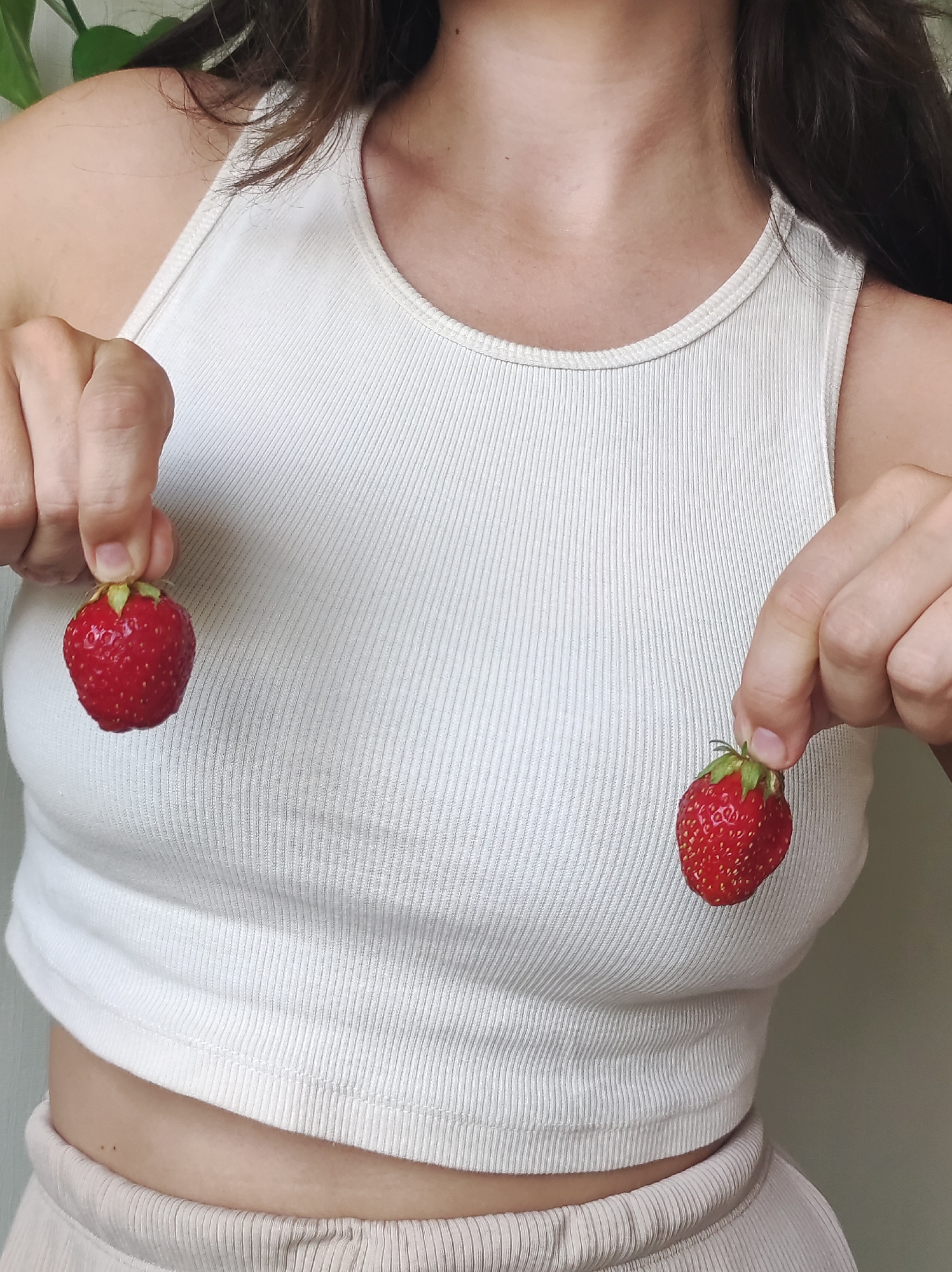 Summer berry haul and casual indoor moments in Chaikovsky
