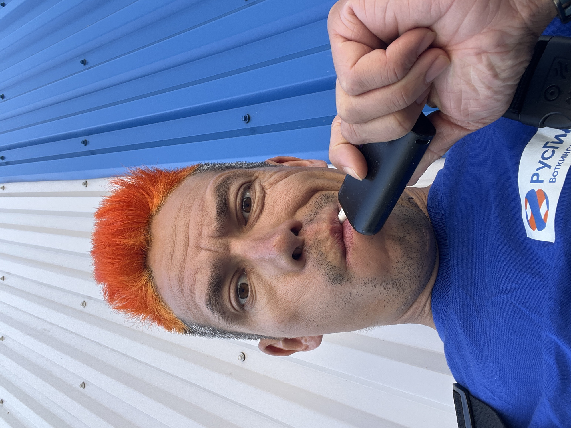 Man takes selfies while vaping in Chaikovsky, Russia