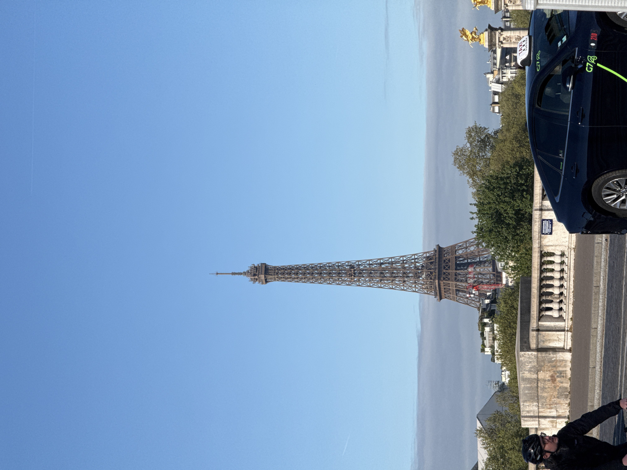 Clear morning views captured of Eiffel Tower, Place de la Concorde