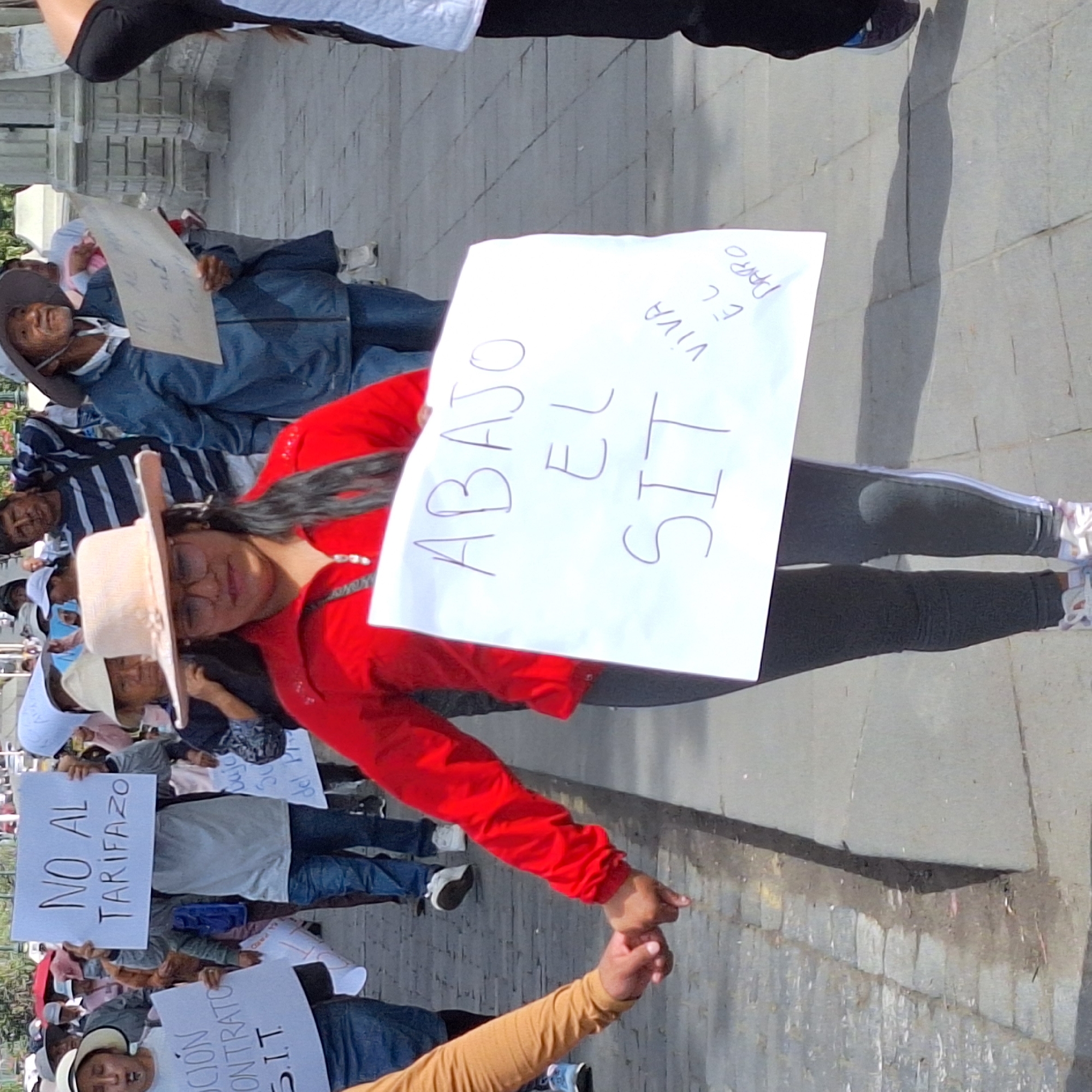 Cayma District Protesters March Through Downtown Arequipa