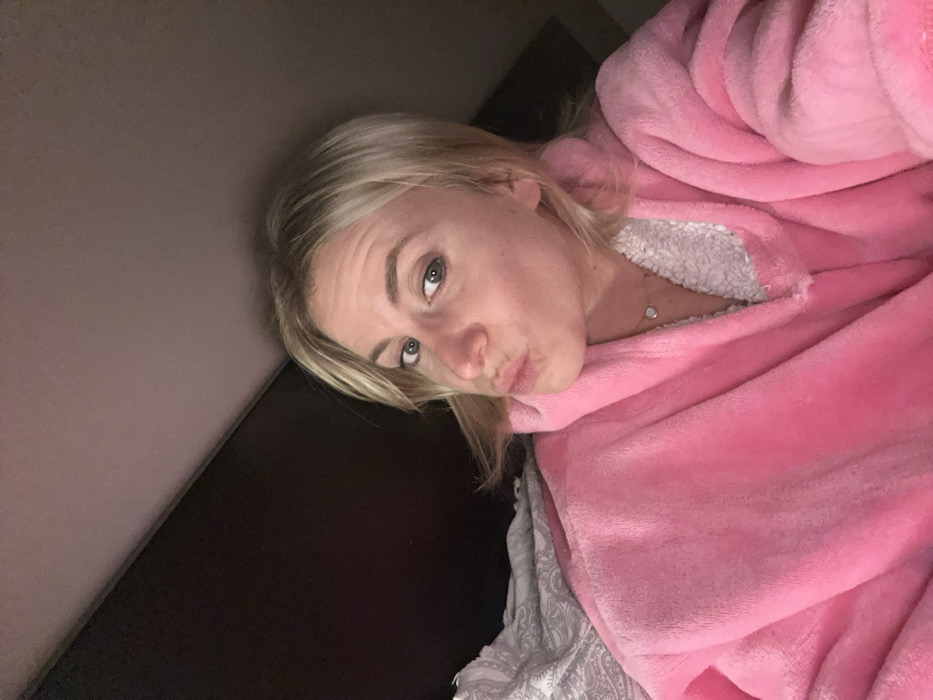 Woman documents evening bedroom moments in Chambœuf, France