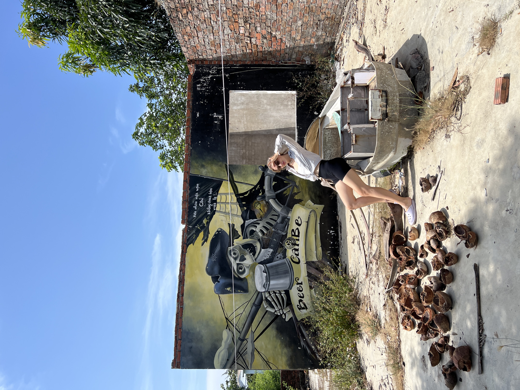 Tourist poses for photo at street mural in Đà Nẵng