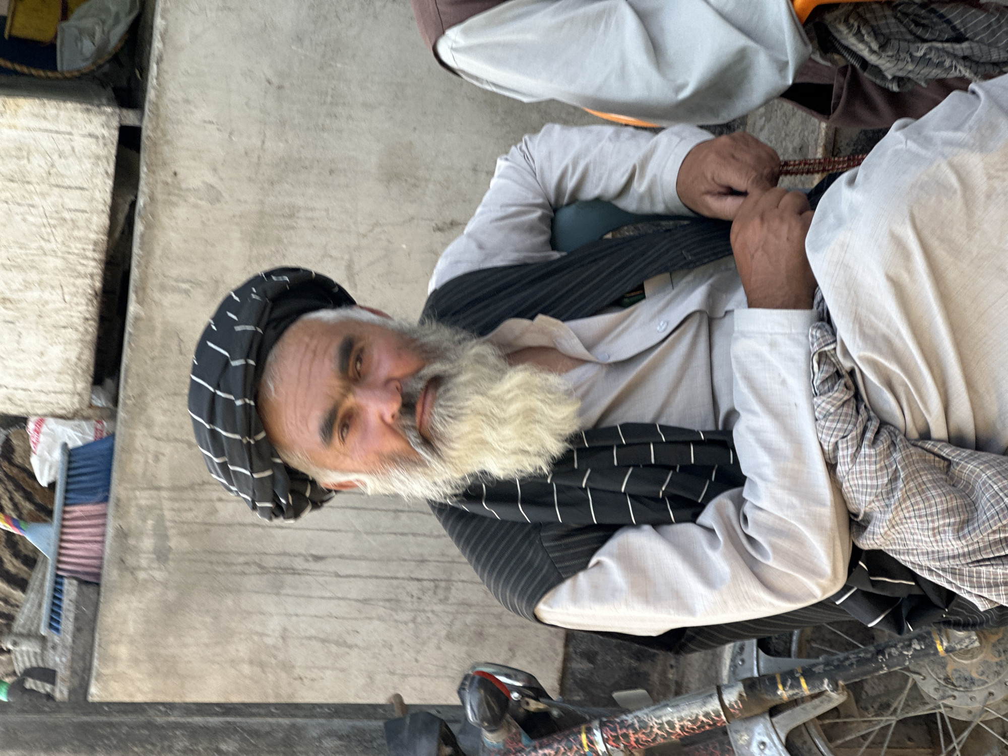 Street life in Quetta: vendors, carts, and midday commerce