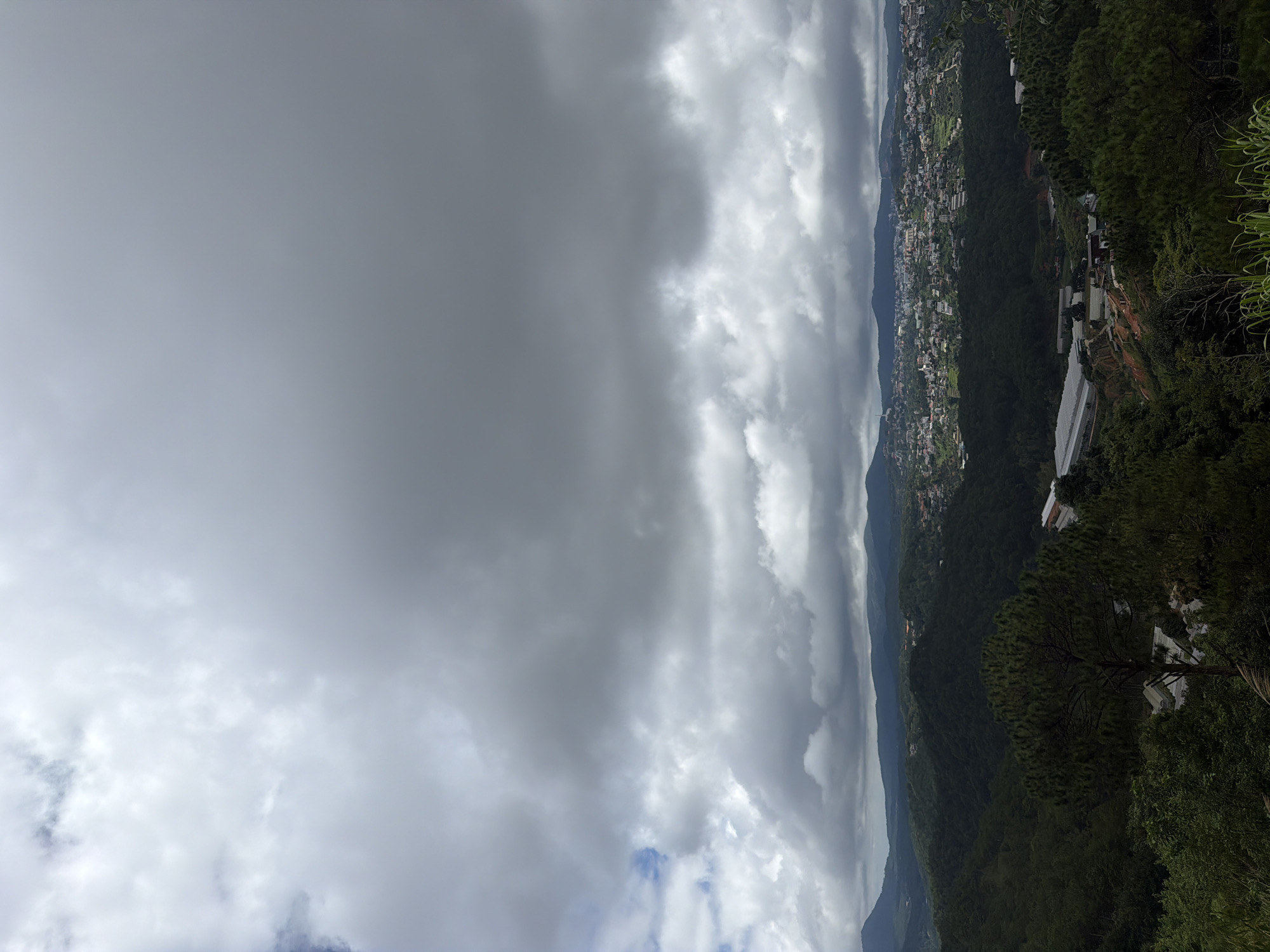 Hillside views and selfies above Đà Lạt's greenhouse valley