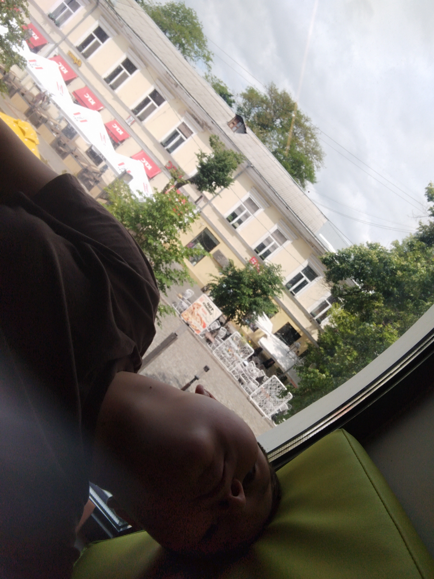 Ordinary Saturday morning captured across Odesa: theater, dining, streets
