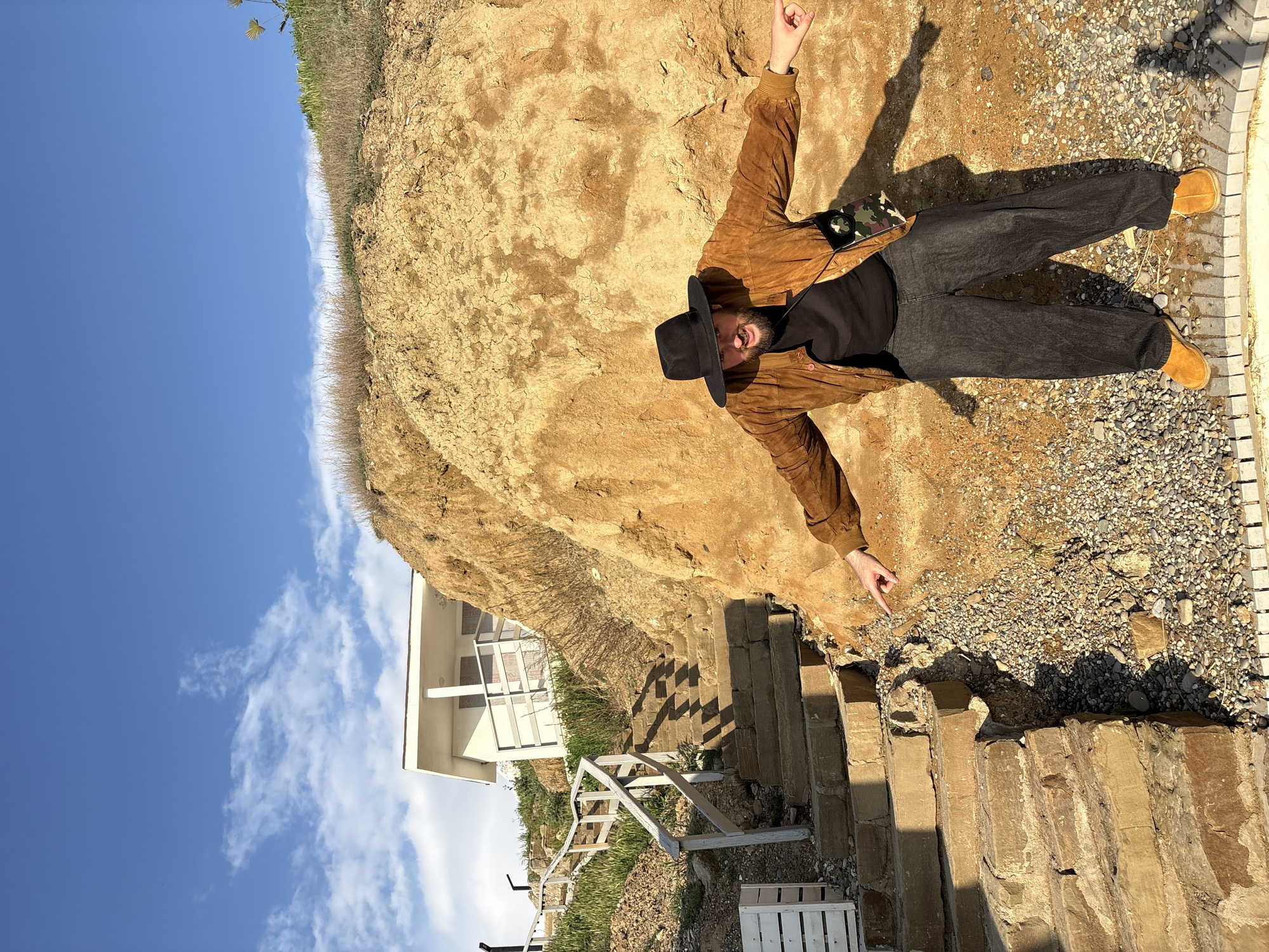 Scenic clifftop visit and beach walk documented in Ukraine