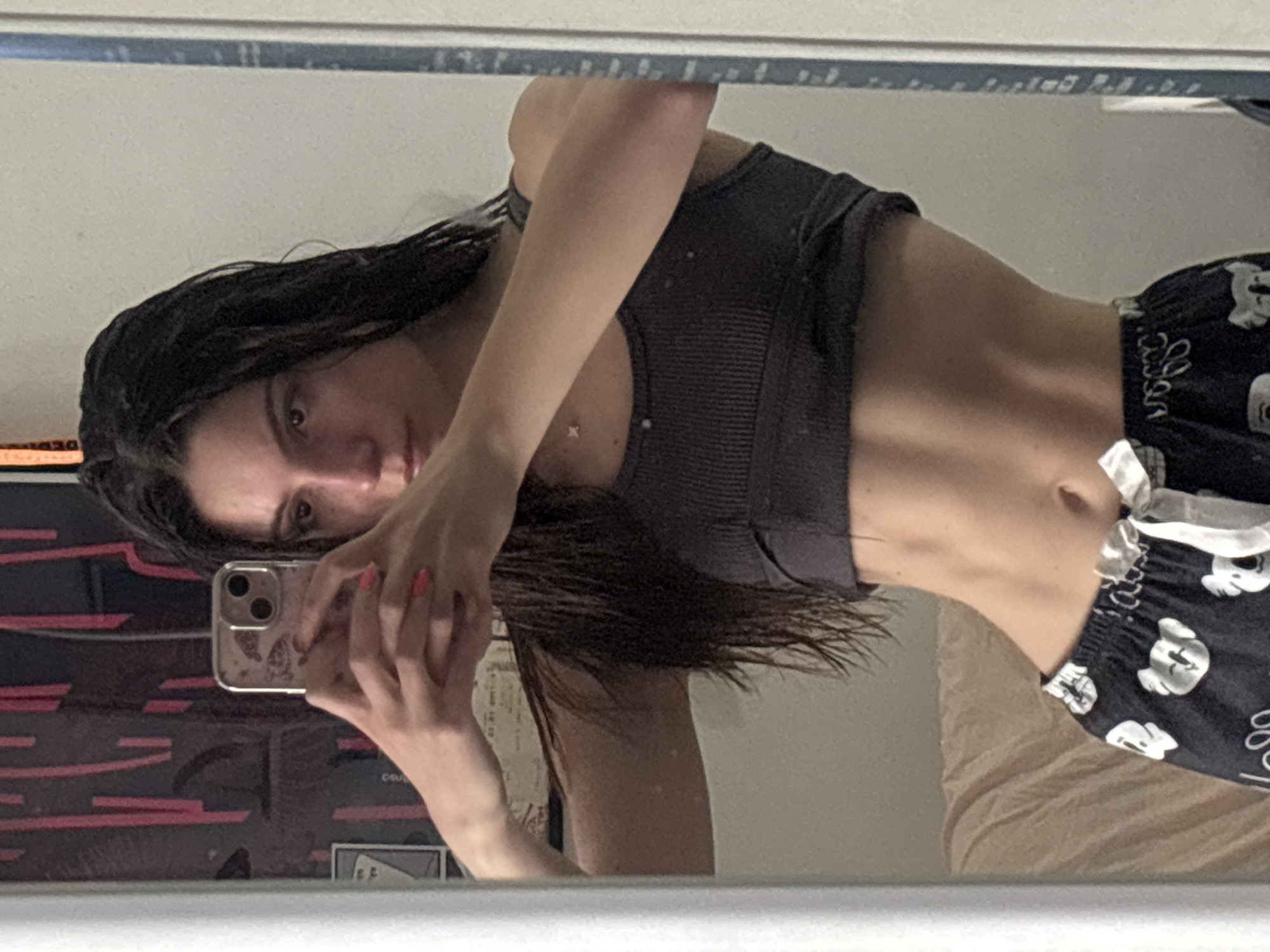 Mirror selfies captured at same location within minutes