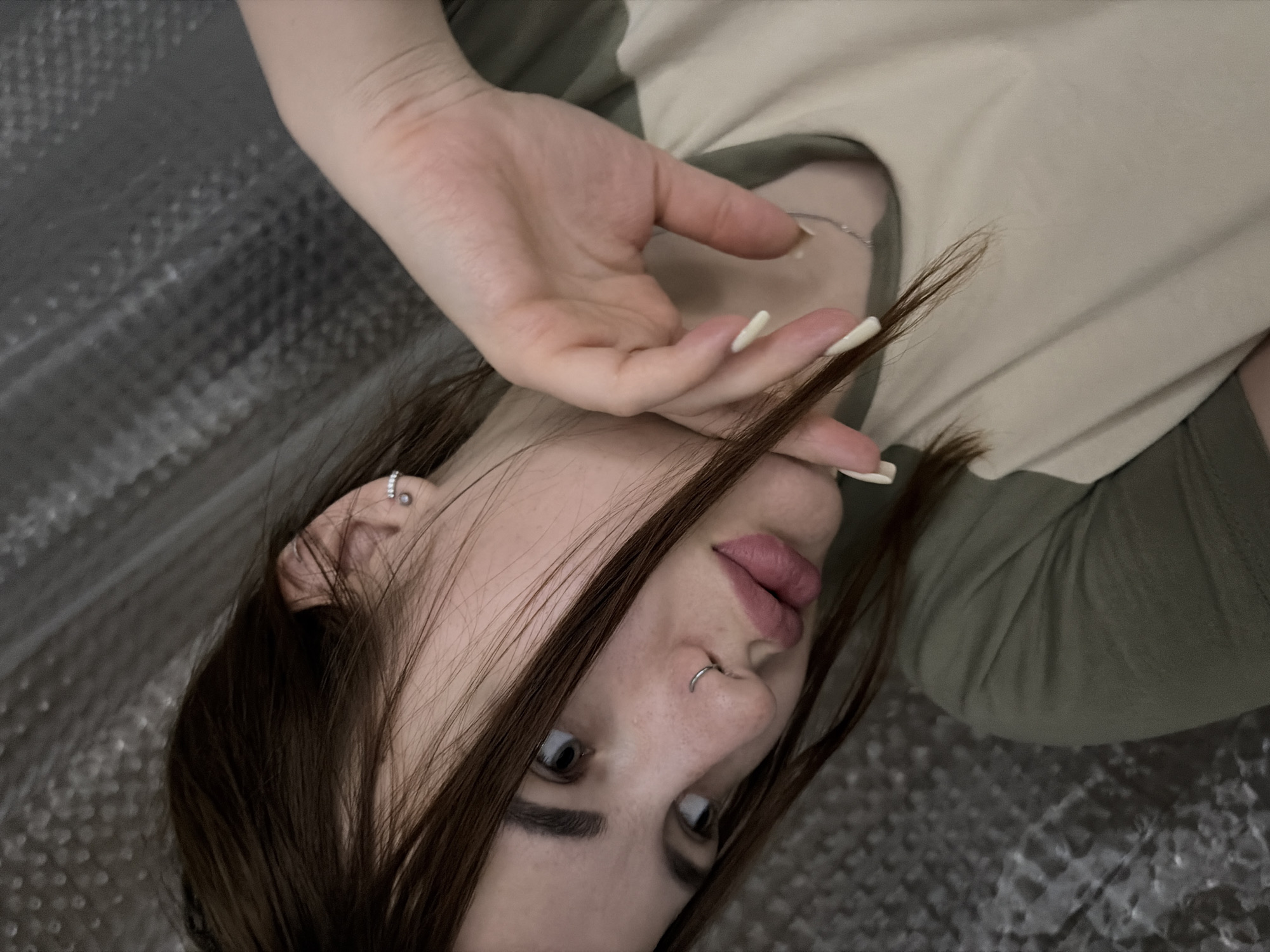Woman photographed in indoor portrait session in Kaluzhskaya