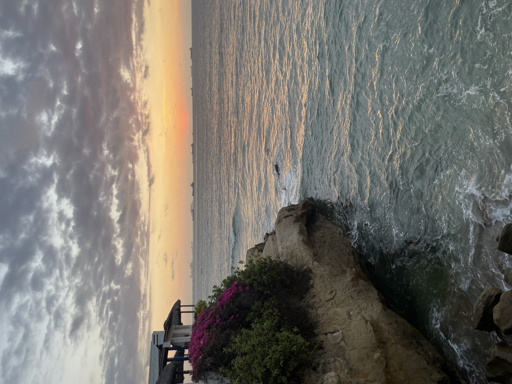 Cliffside sunset views over the Pacific in Ballenita, Ecuador