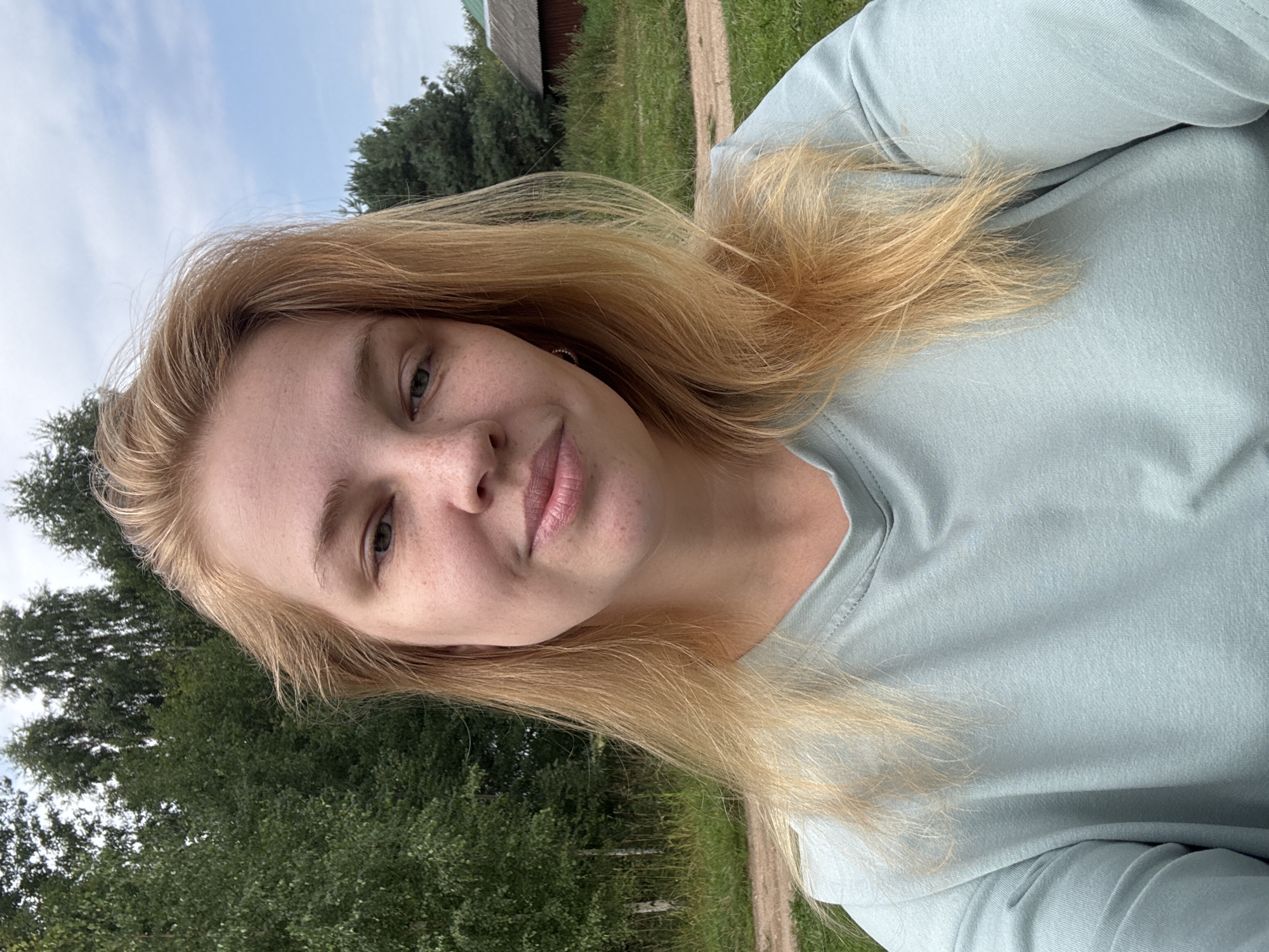 Selfies and rural scenery in Cherkasovo on a cloudy July morning