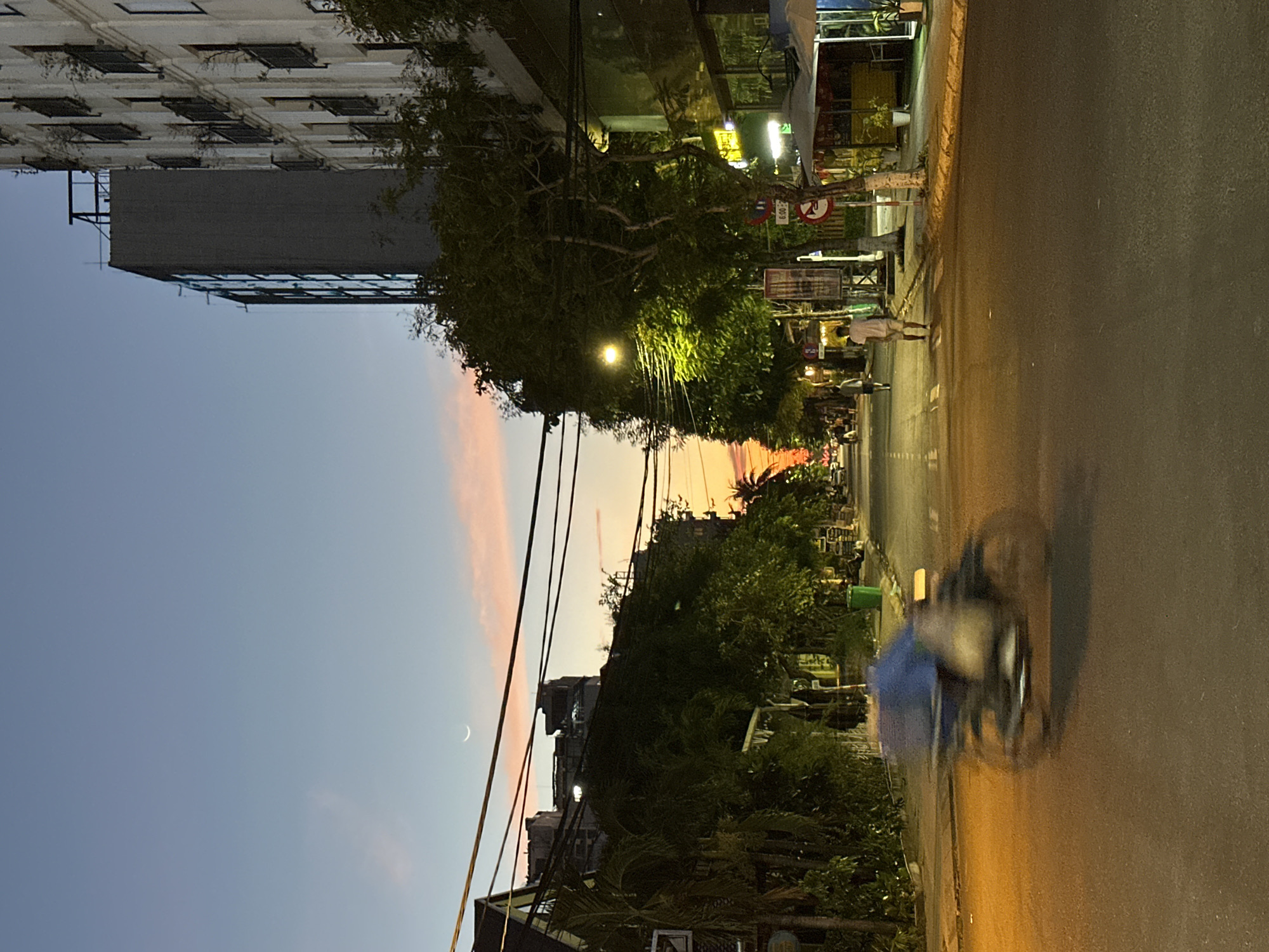 Twilight stroll through Da Nang streets and local spots