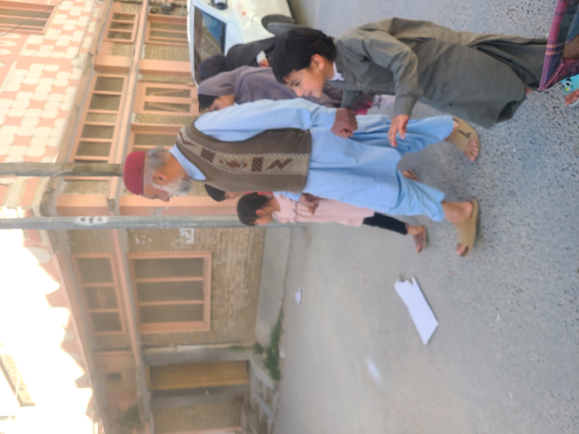 Daily life documented in Quetta: street games, shopping, construction