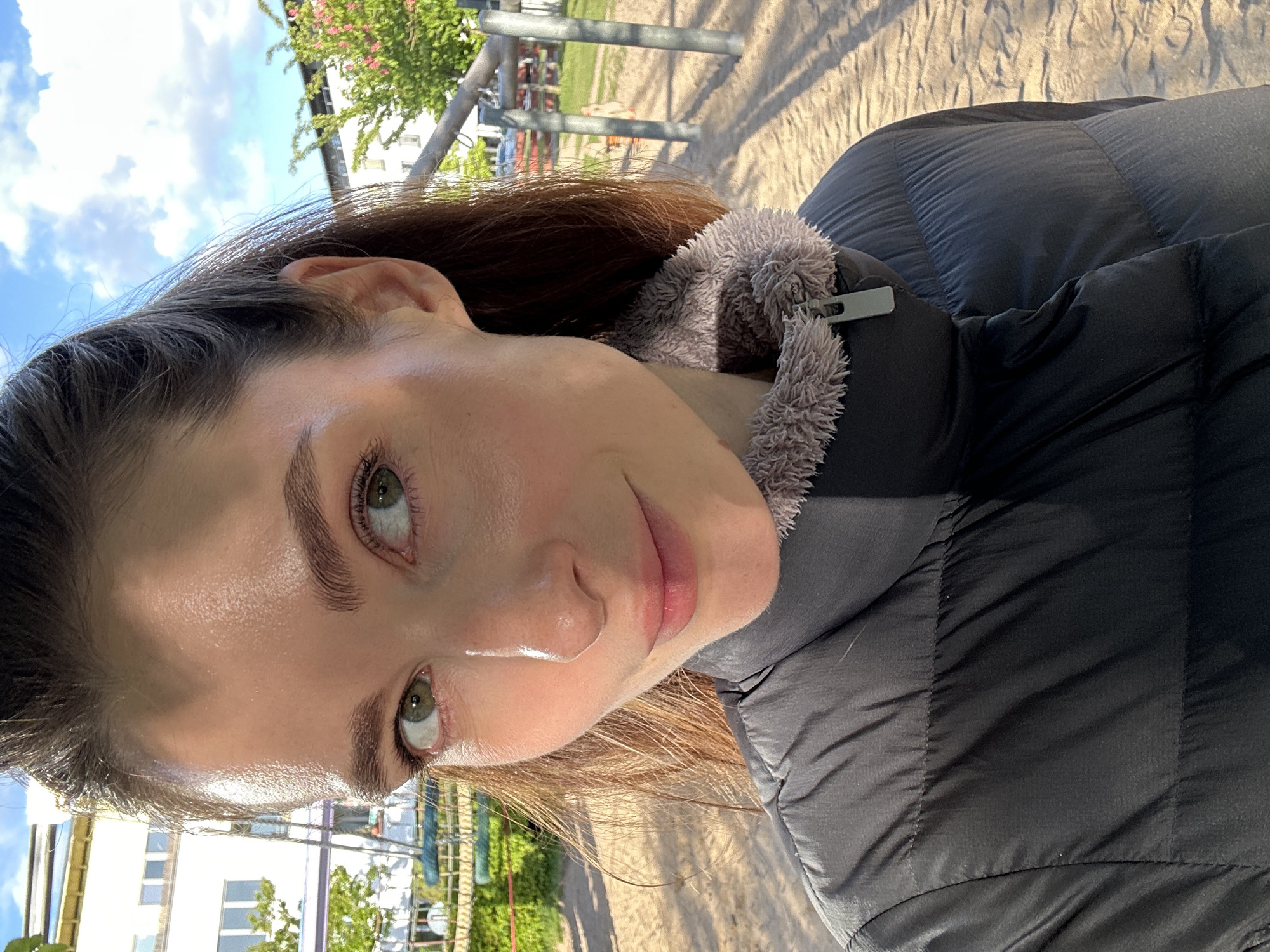 Woman documents spring afternoon park visit in Kiel
