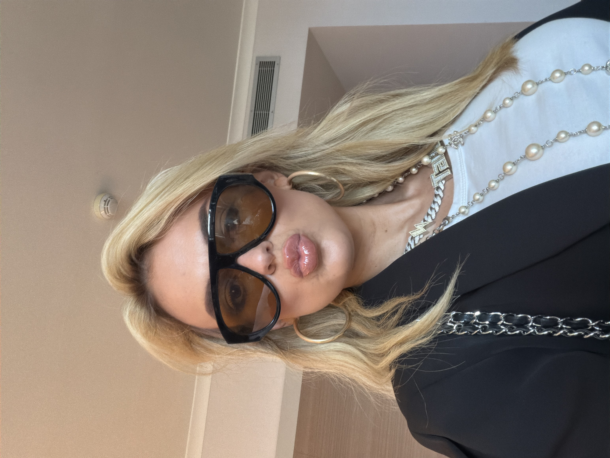 Woman Takes Multiple Elevator Selfies in Barcelona's Diagonal Mar
