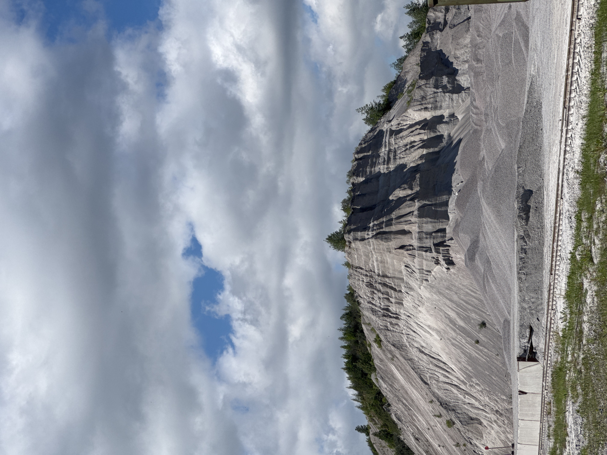 Industrial quarry operations documented in Kuznechnoye, Russia
