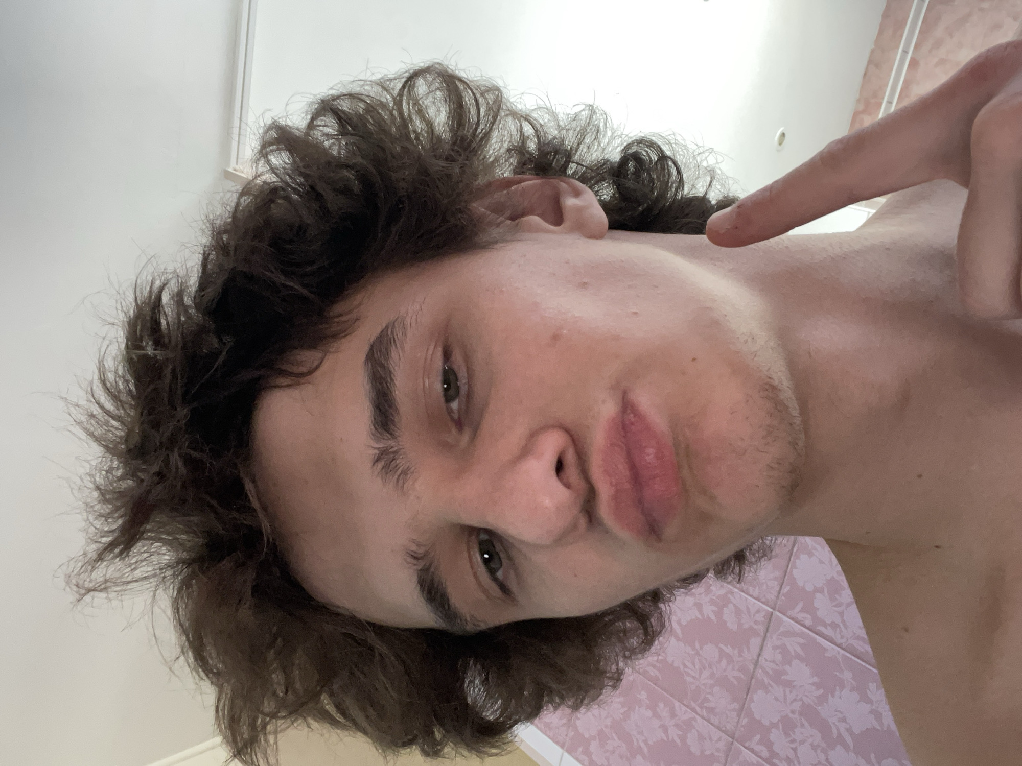 Man Takes Bathroom Selfies in Krasnoyarsk Home