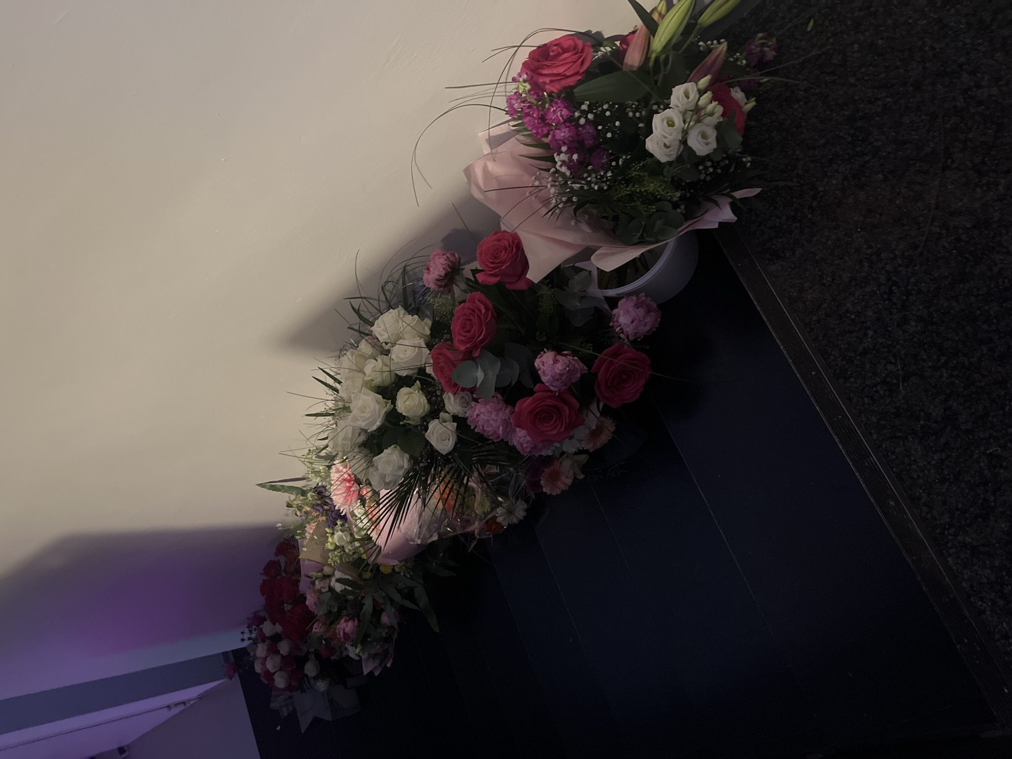 Flower displays arranged on surfaces in Saarbrücken overnight