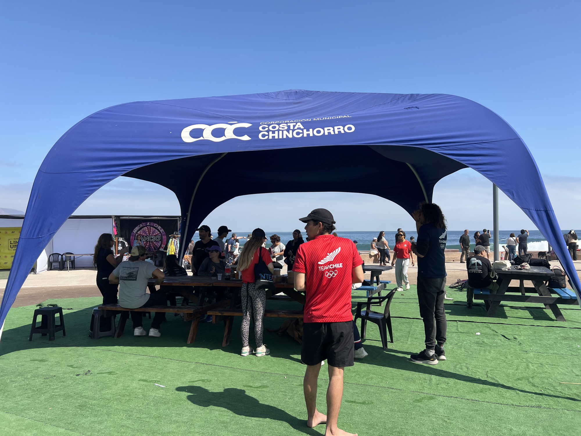 Afternoon life along Arica's coastal promenade and beach event