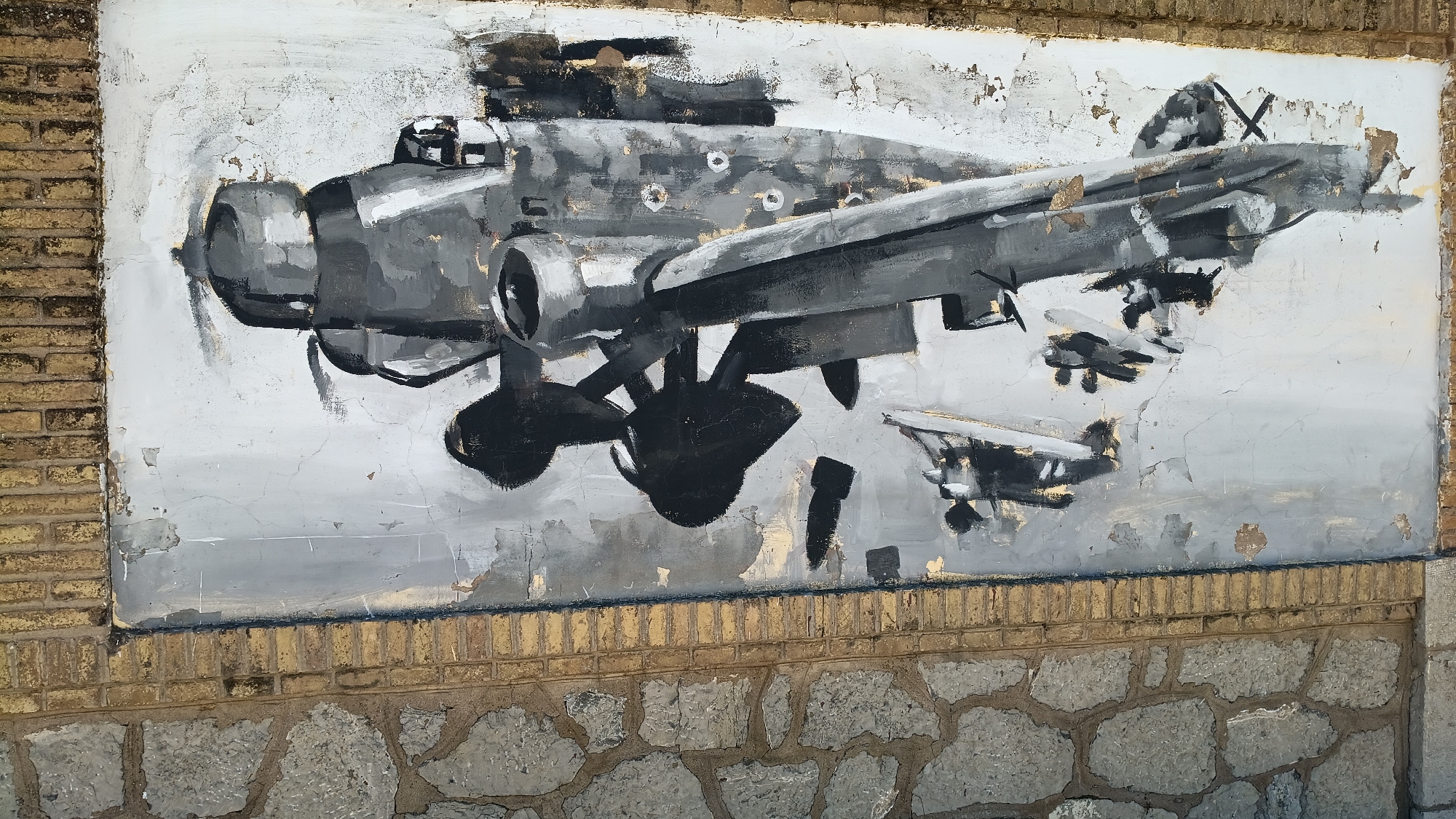 WWII bomber mural spotted on deteriorating wall in Sagunto