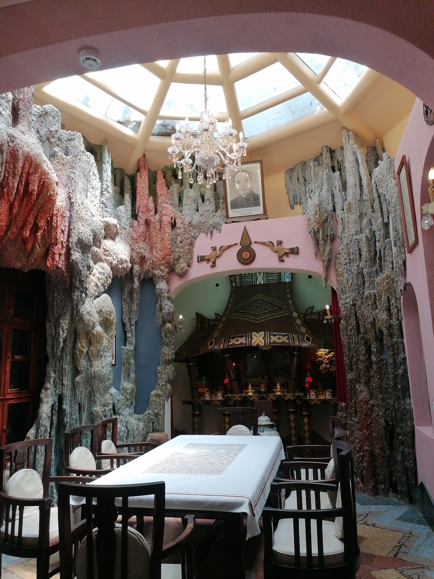 Tourist explores Da Lat's Crazy House cave-themed attraction