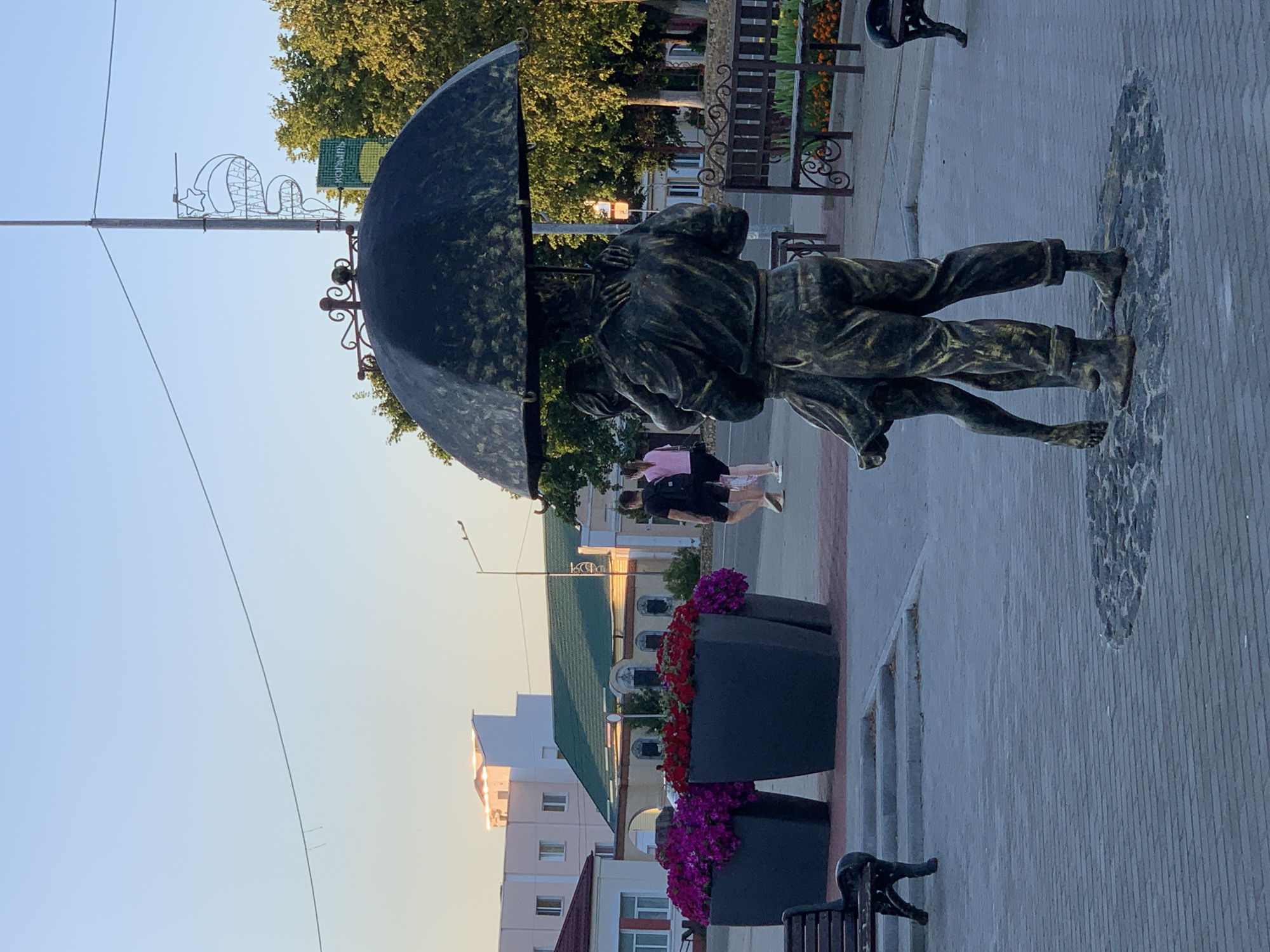 Afternoon in Kapyĺ's town square: fountains, flowers, and bronze sculpture