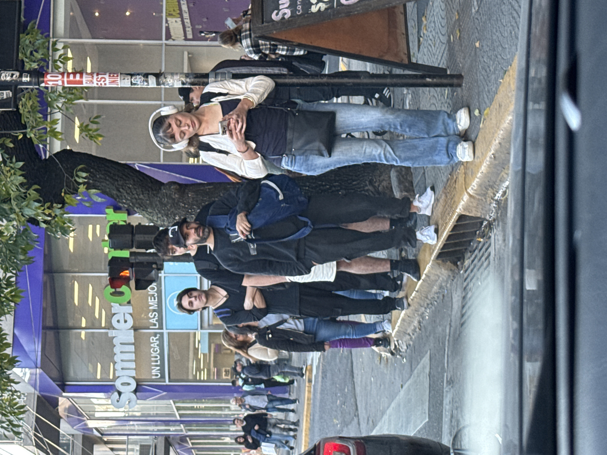 Routine street activity documented in Buenos Aires commercial district