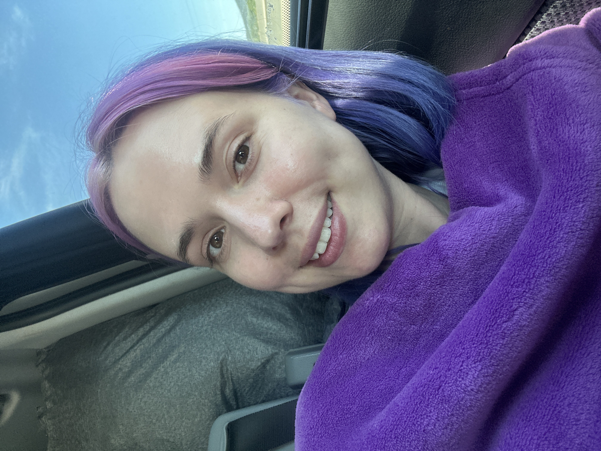 Person with purple hair photographed in car near Pourrières