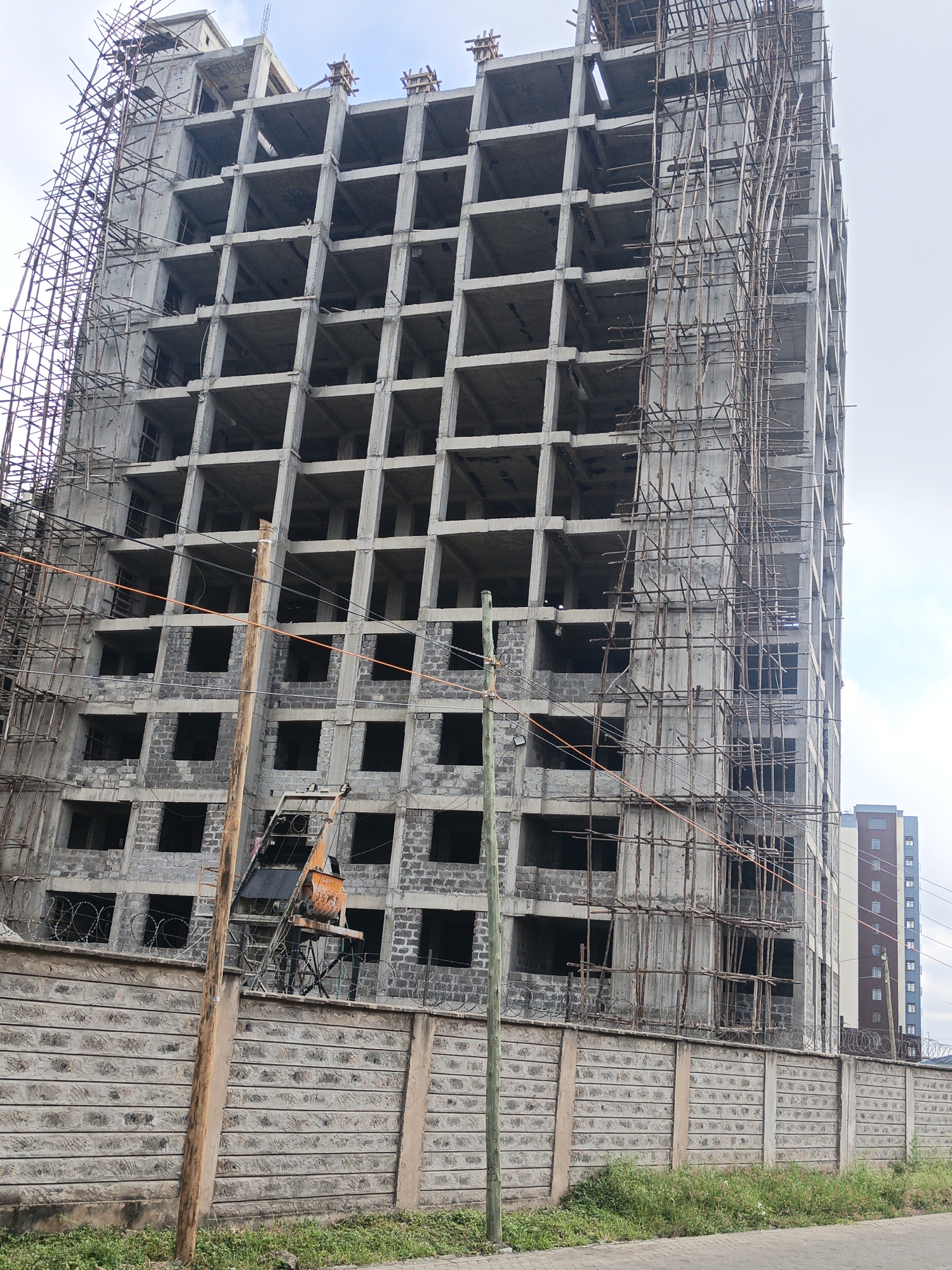 Morning scenes of construction and social gathering in Nairobi