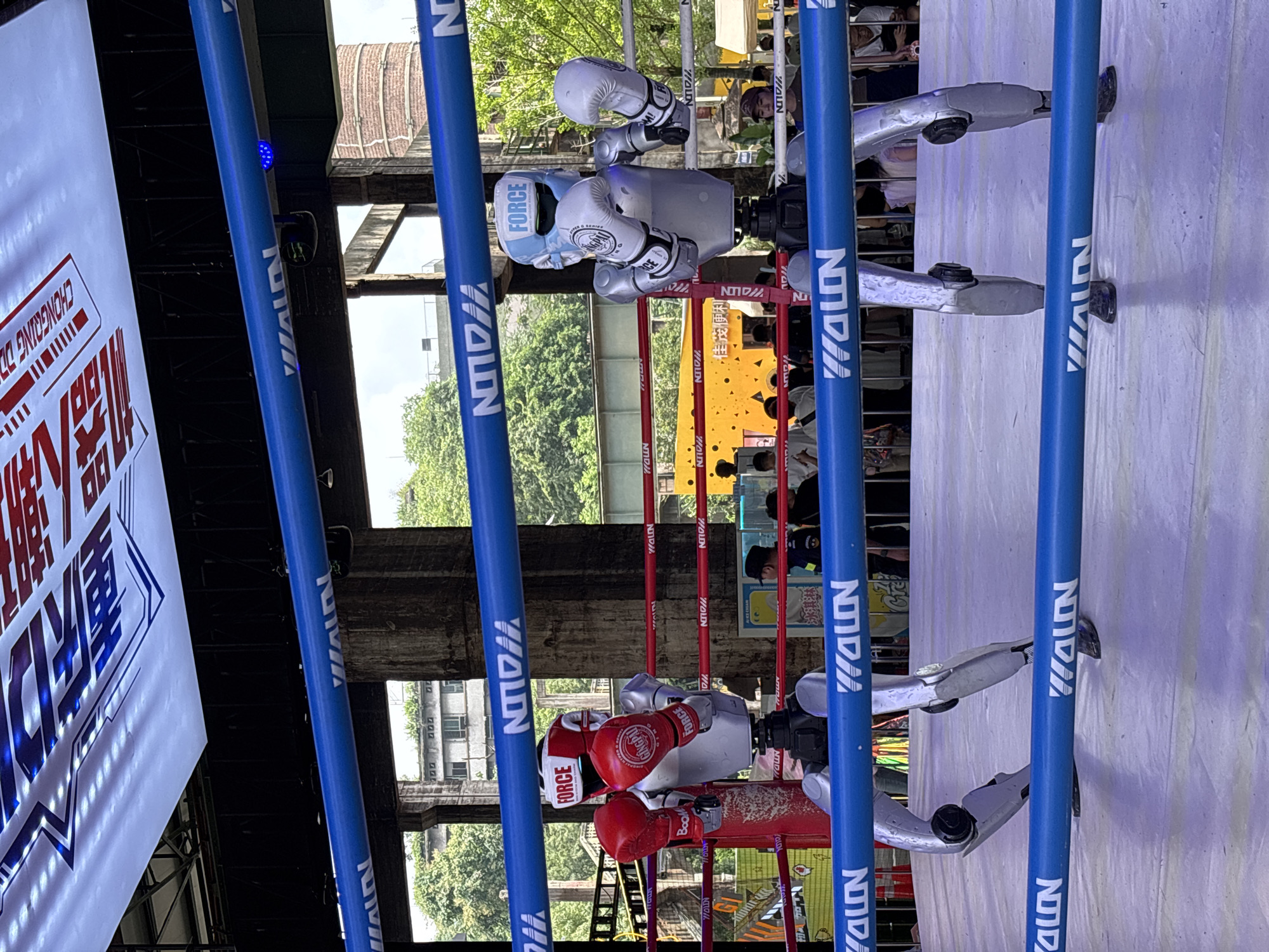 Humanoid robots go head-to-head in a Dadukou boxing ring