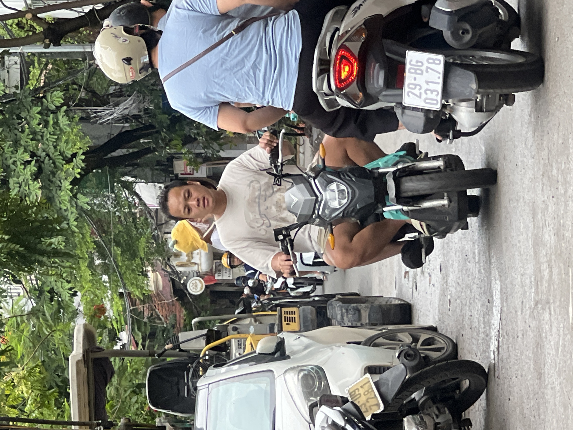 Street life and everyday moments across central Hà Nội