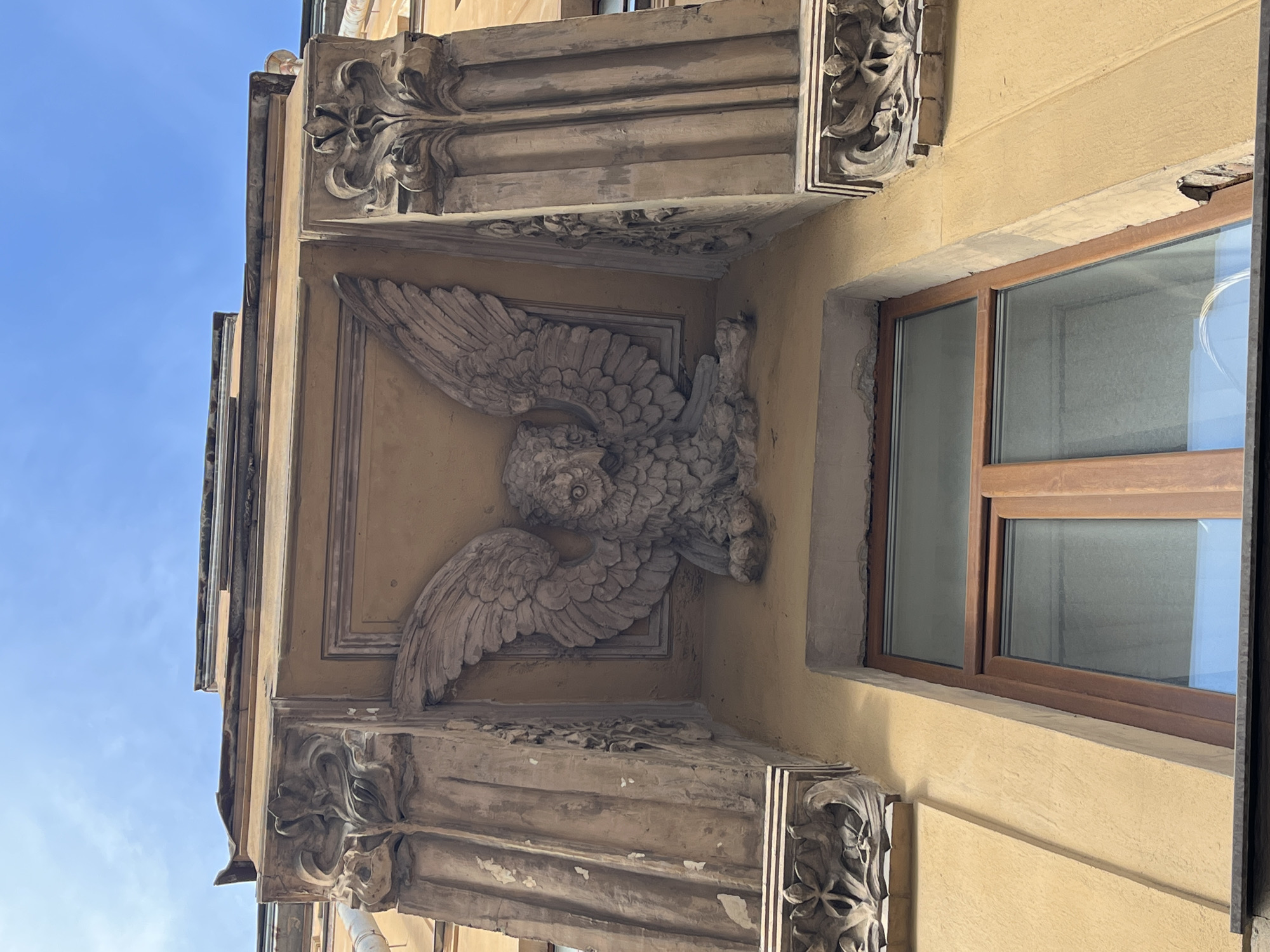 Architectural tour captures Saint Petersburg facades and monument