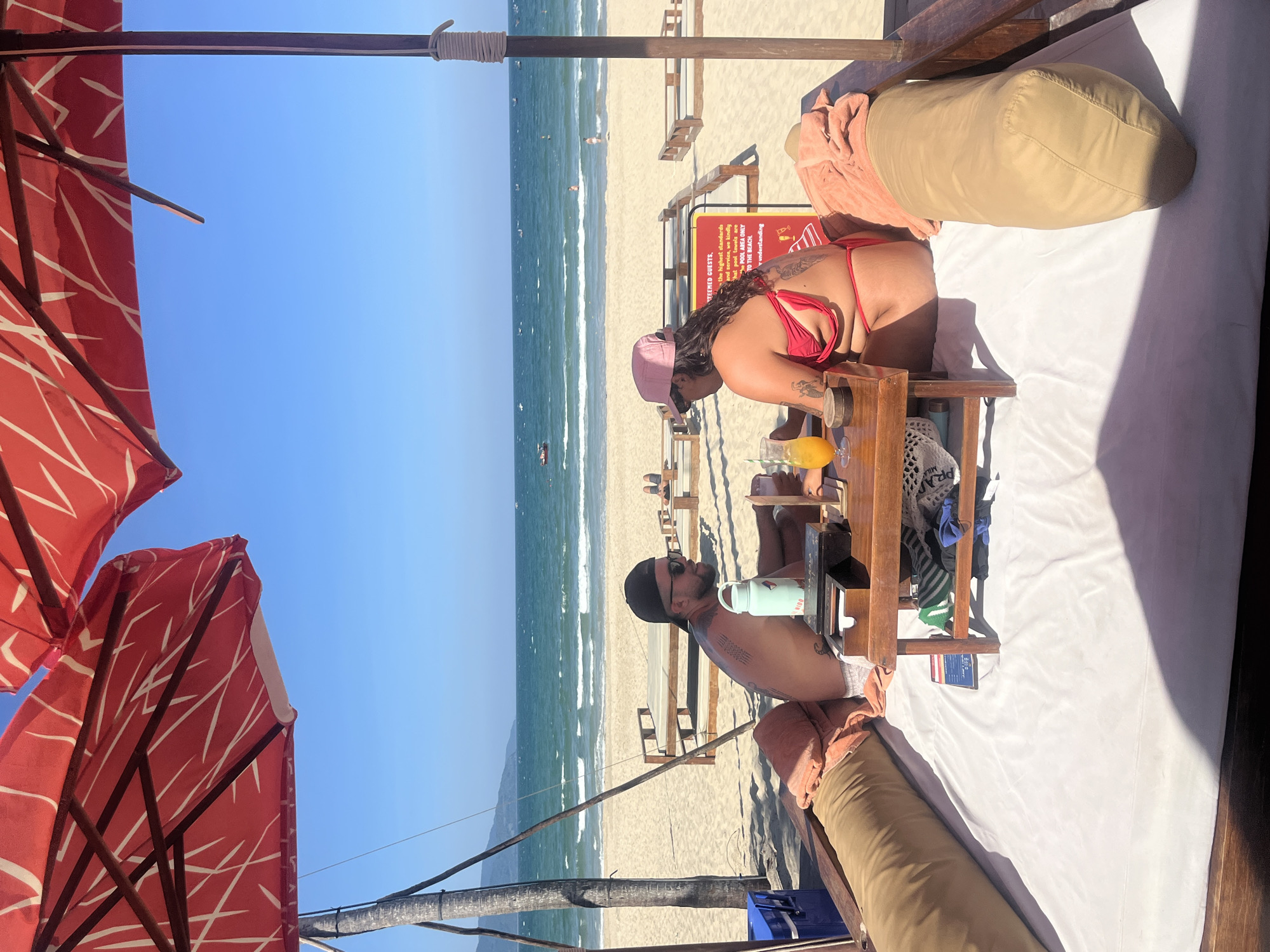 Beach resort guests enjoy pizza and drinks in sunny Đà Nẵng