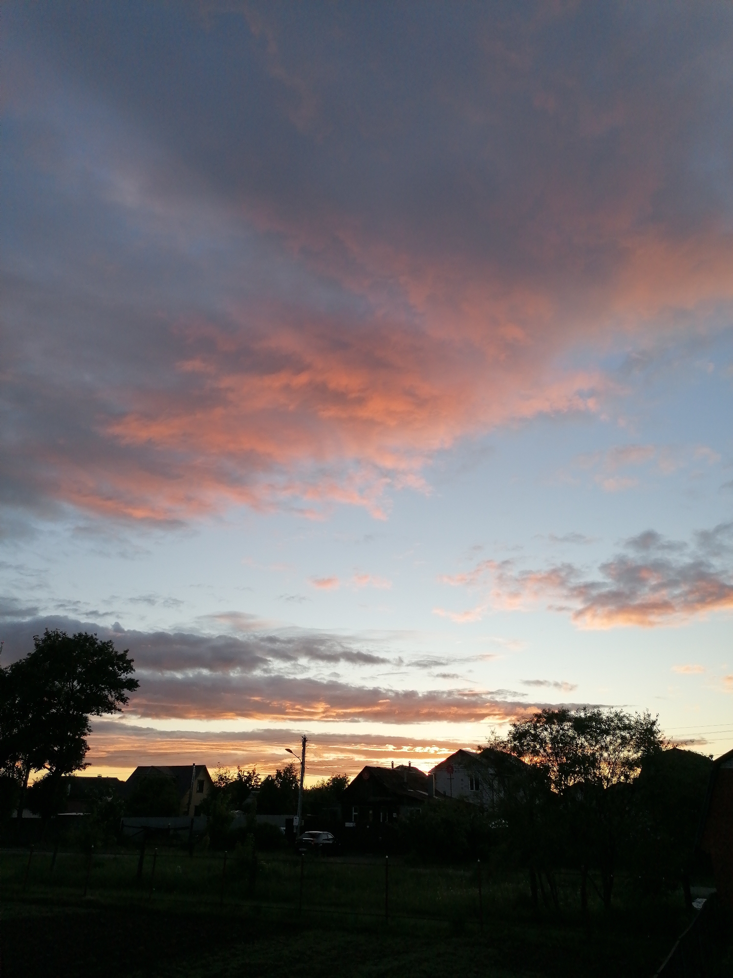 Evening domestic scenes captured across 43 minutes by single witness