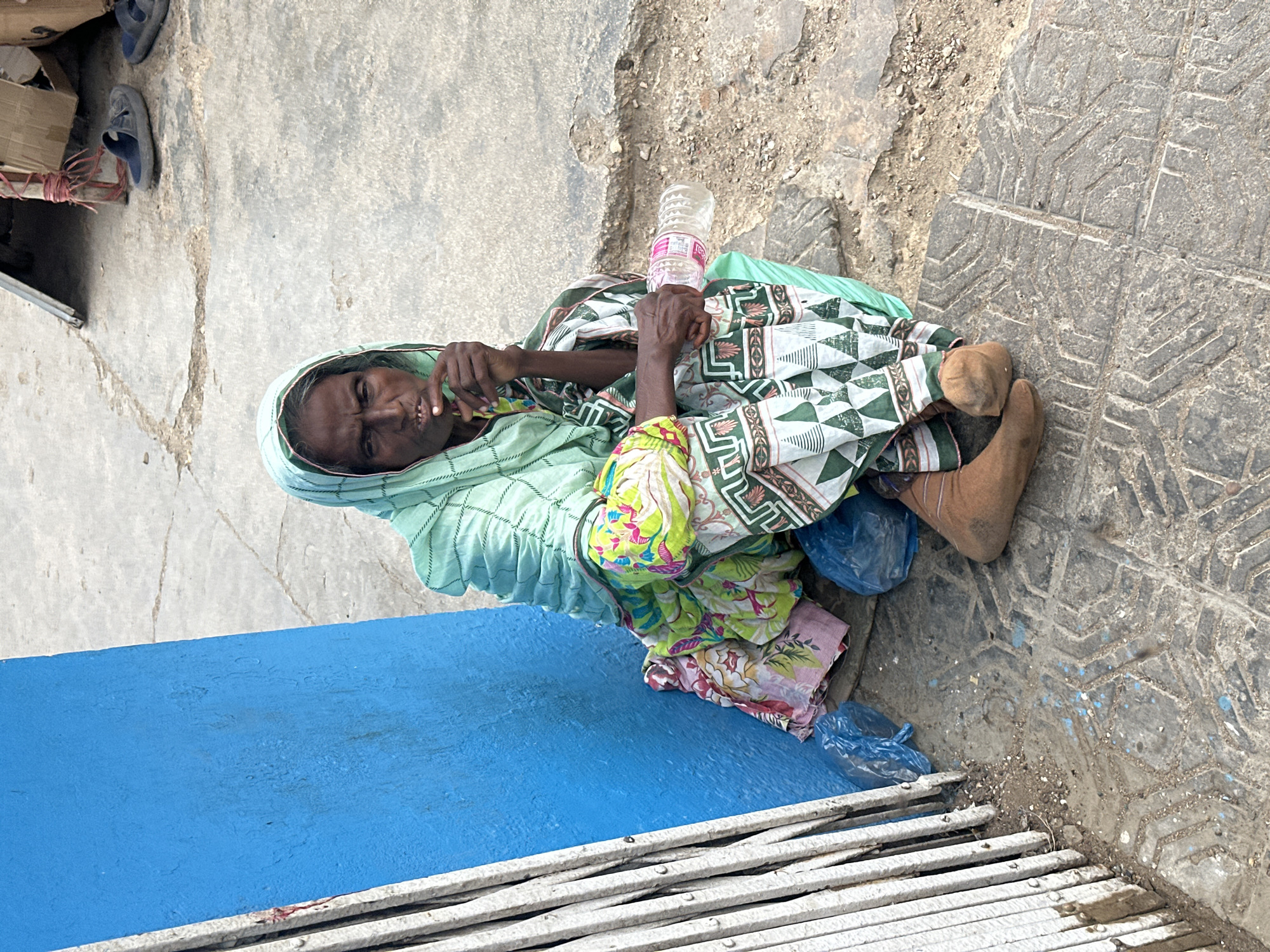 Street life along a busy Karachi urban corridor