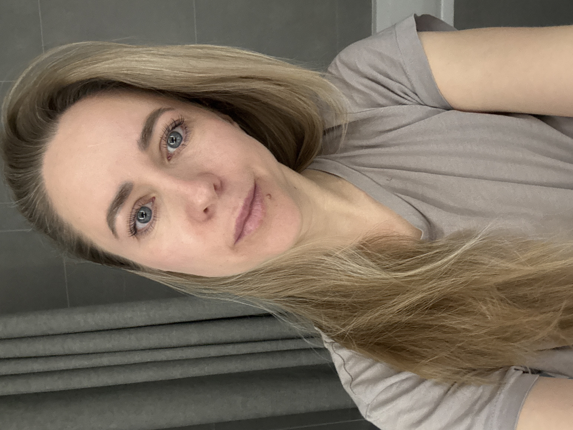 Woman takes bathroom selfies in Chaikovsky, Russia