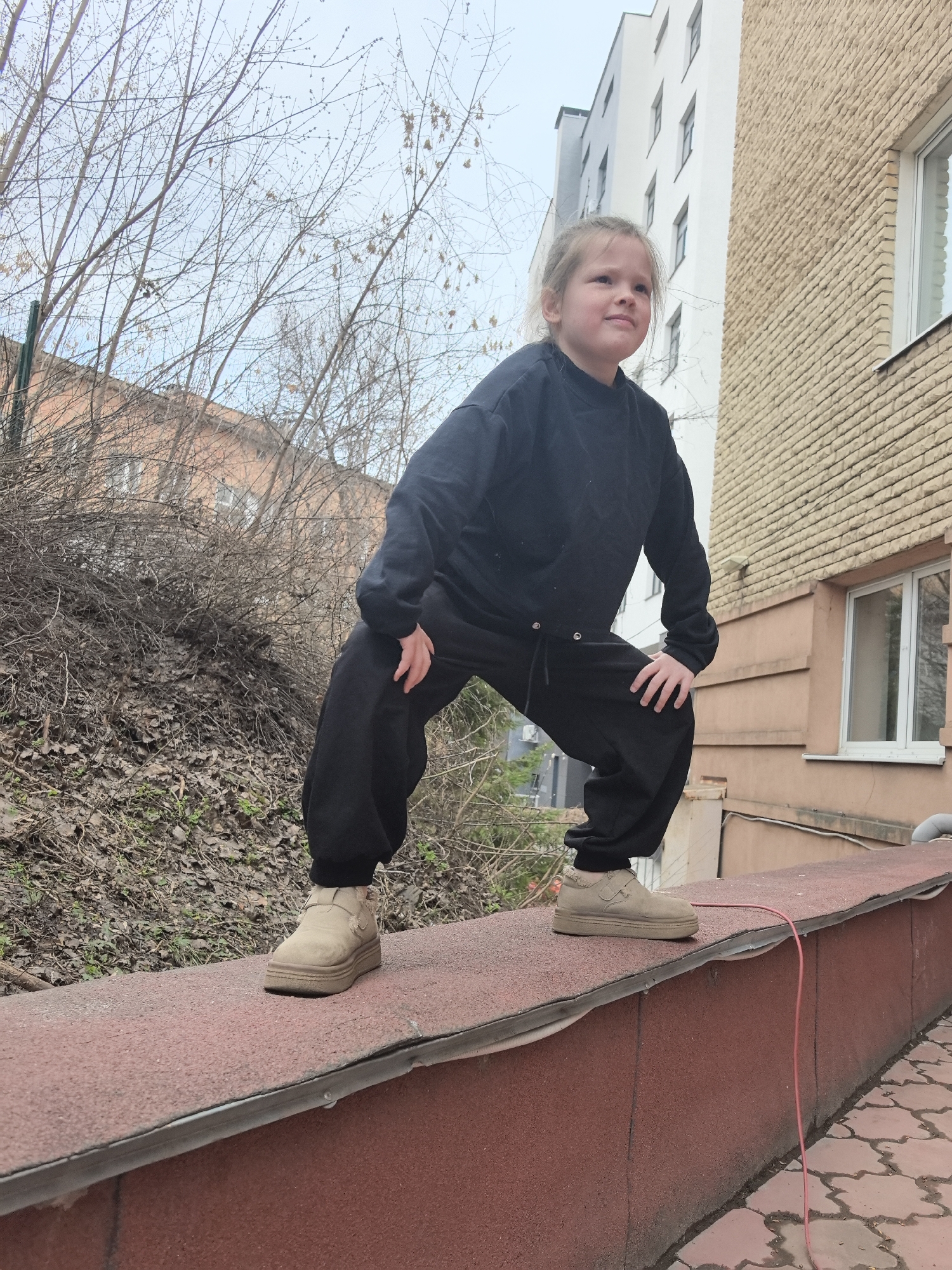 Girl performs gymnastics on wall in Nizhny Novgorod plaza