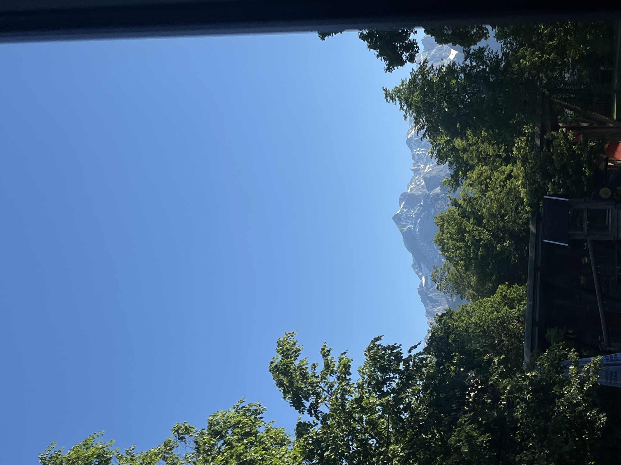 Clear skies observed over Garmisch-Partenkirchen mountains