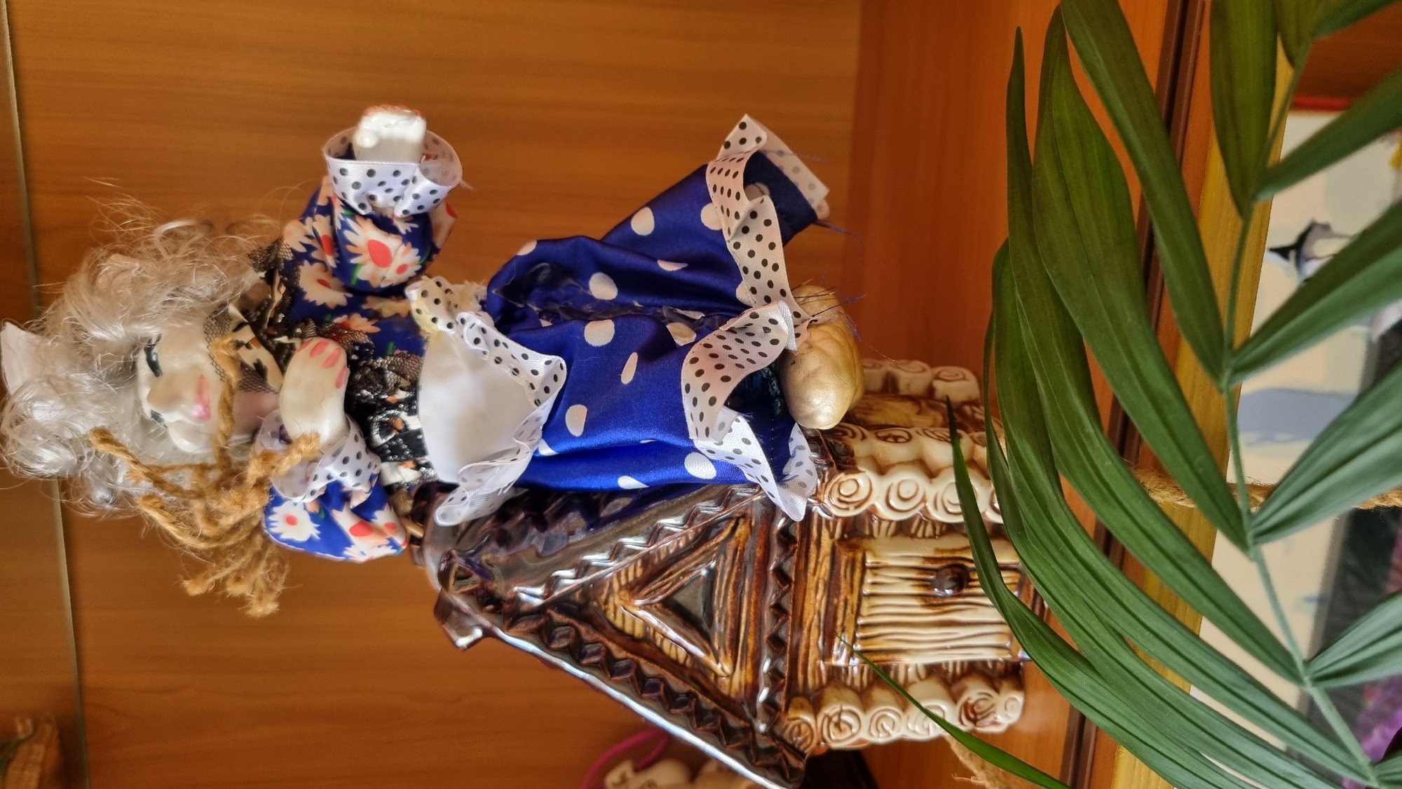 Domestic scenes and decorative items documented in Ukrainian home