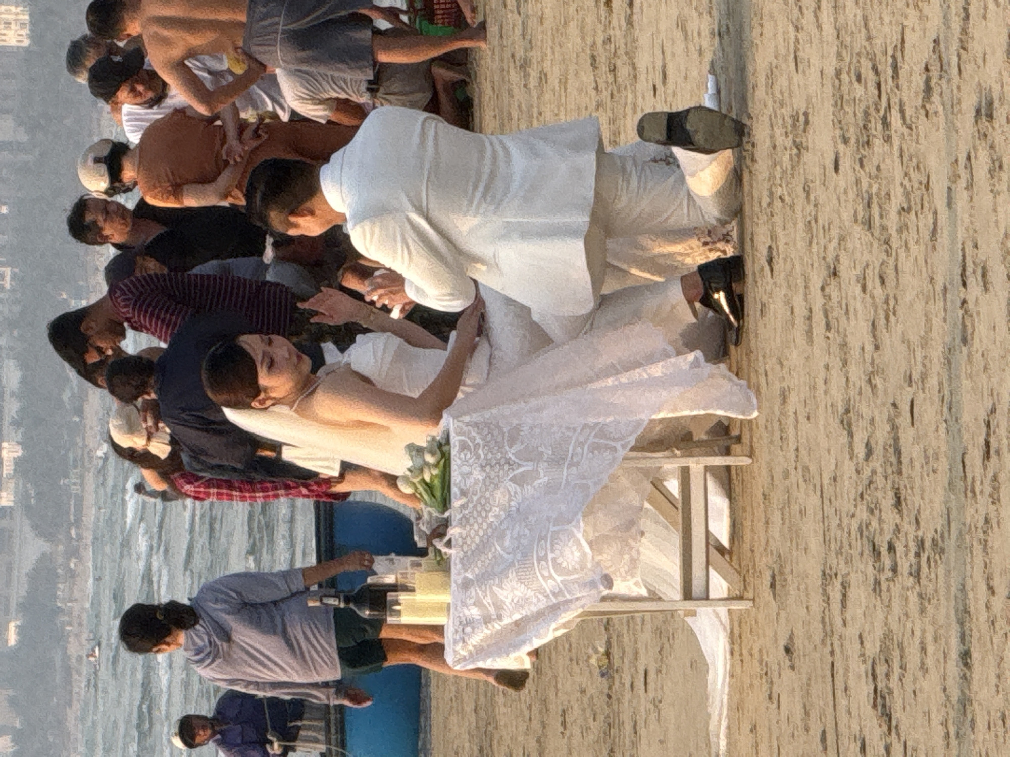 Beach wedding ceremony held in Đà Nẵng, Vietnam