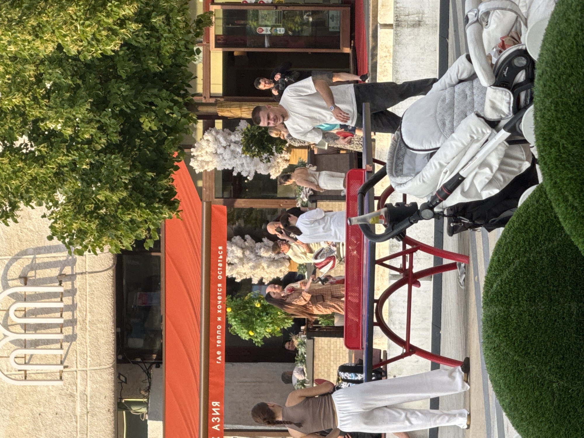 Relaxed summer afternoon in a Zelenograd public square