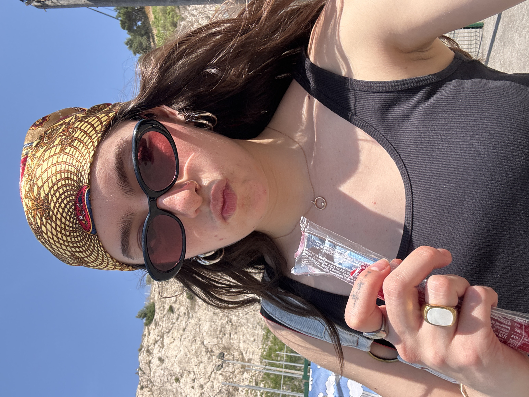 Woman spotted during lunchtime in Marseille