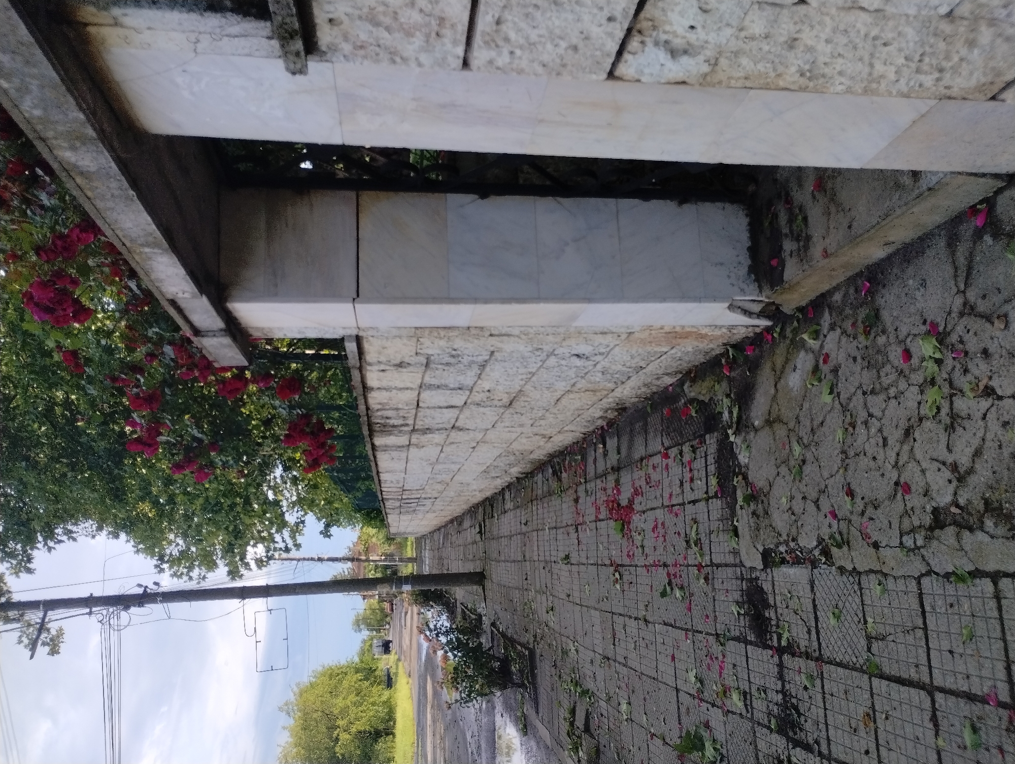 Witness documents quiet afternoon stroll through Roza, Bulgaria