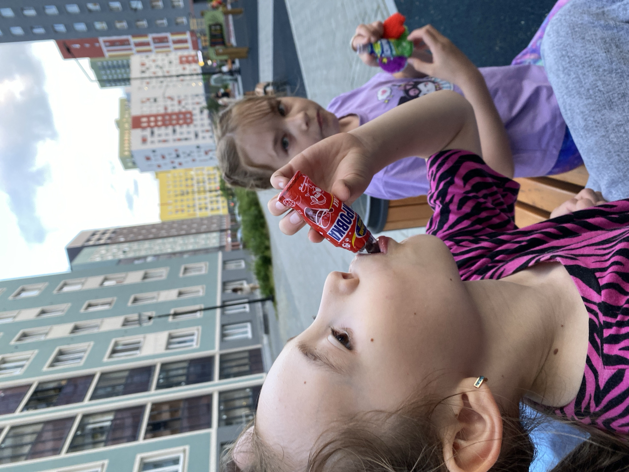 Everyday life in a Yekaterinburg residential district, early evening