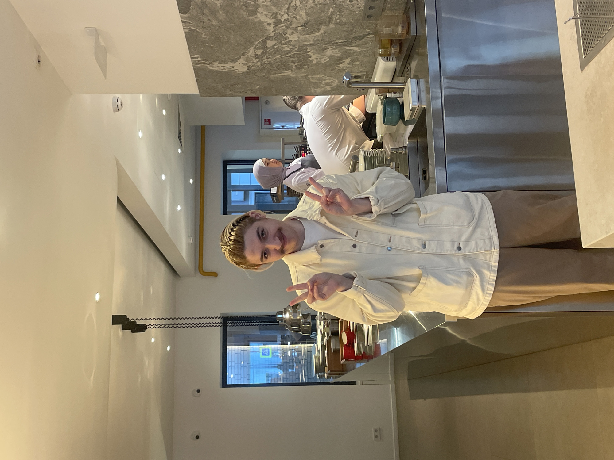 Young person spotted making peace sign in Moscow restaurant