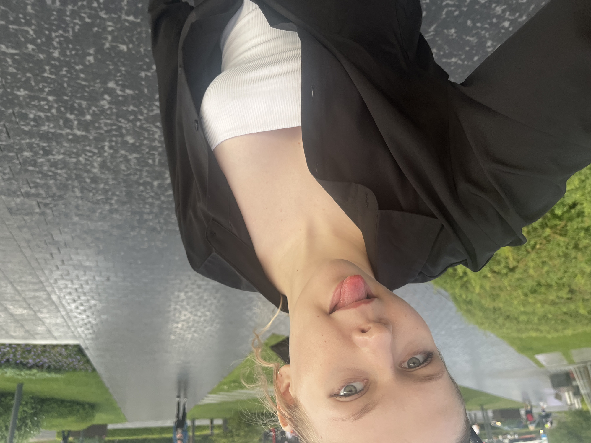 Afternoon hangout spots around Perm with selfies and park views