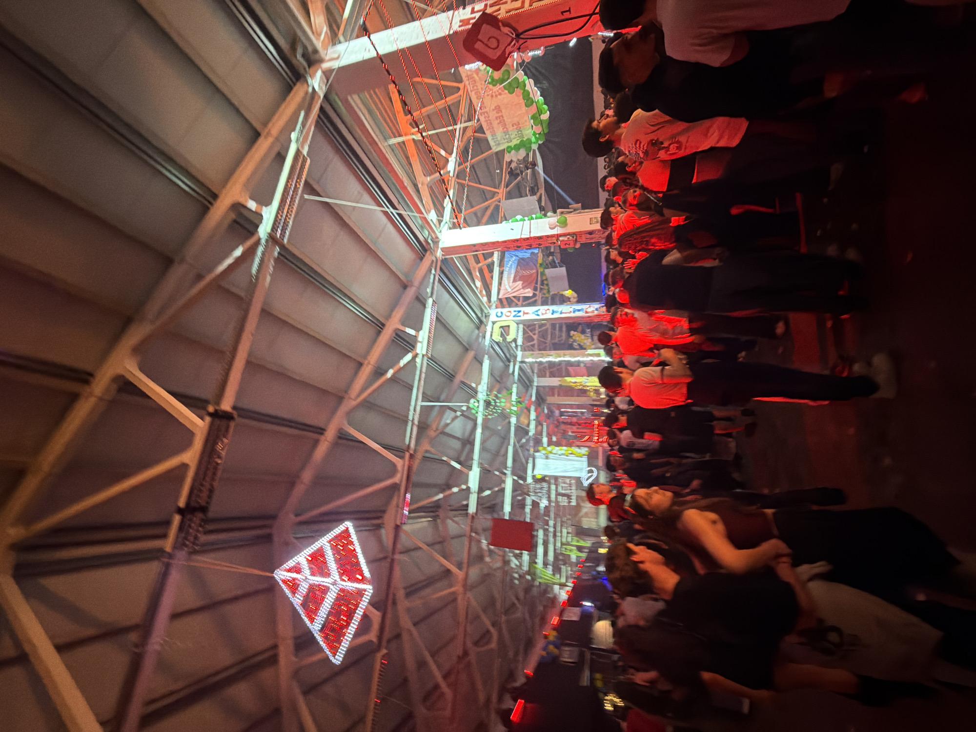 Late-night dance event draws crowds in Bragança warehouse venue