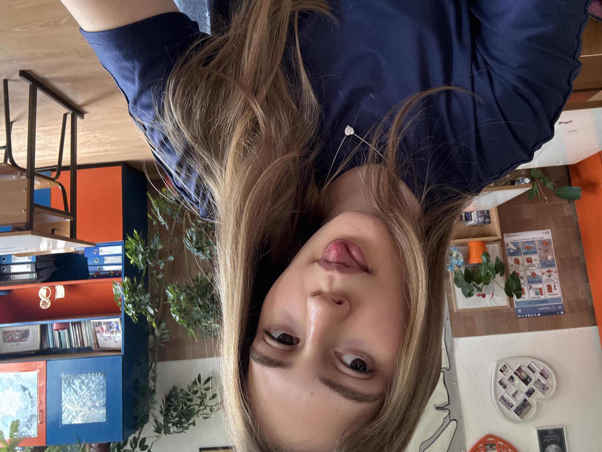 Students take selfies, use phones in Bulgarian classroom