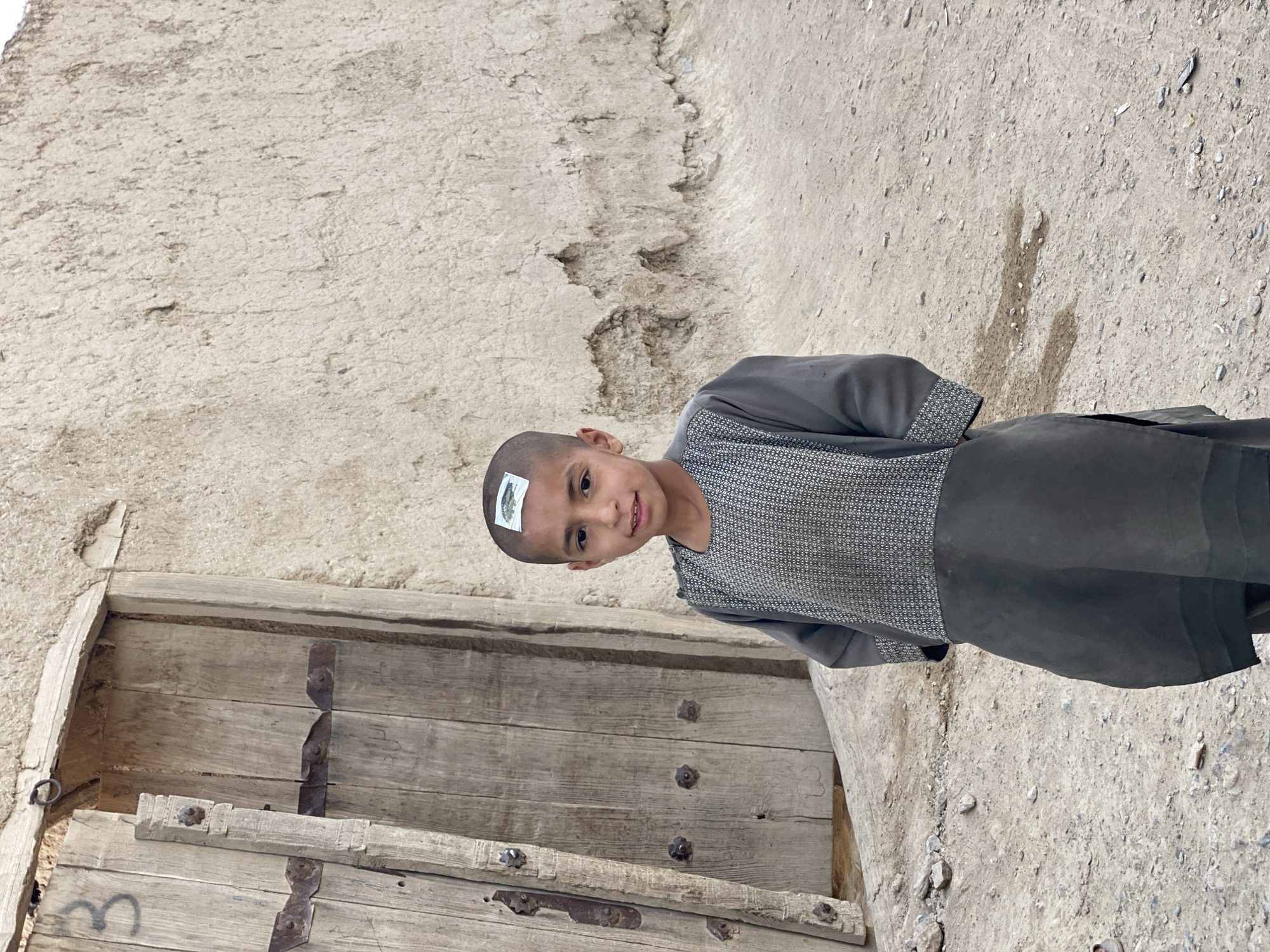 Daily life in Arghandab: children, elders, mud-brick walls
