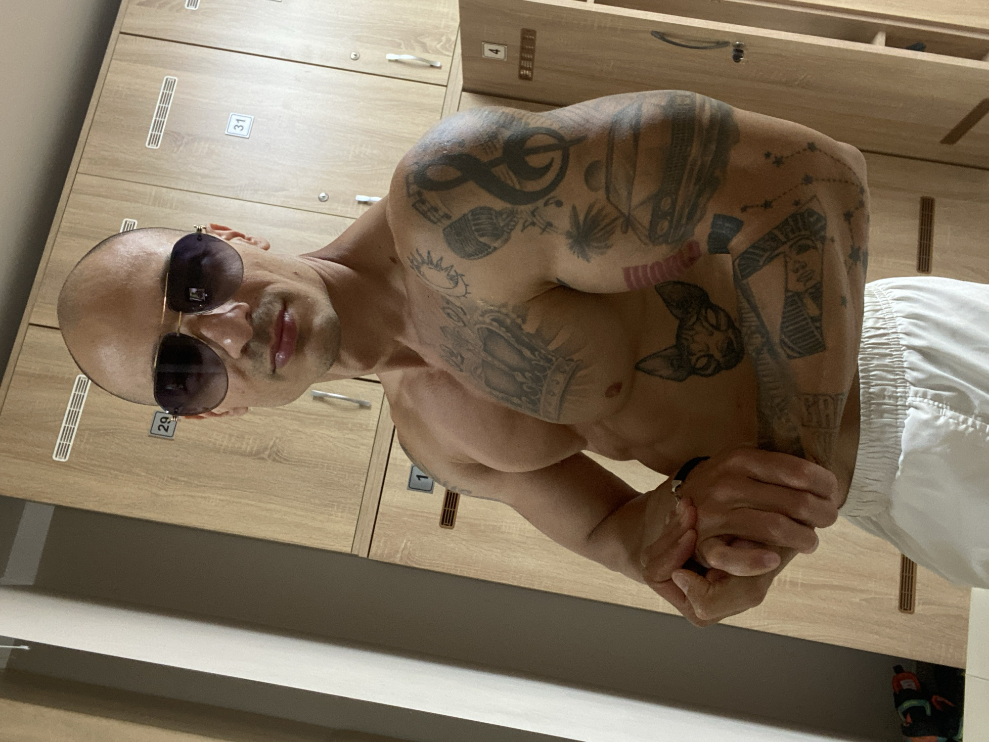 Tattooed gym-goer photographed in locker room and car, Pleven