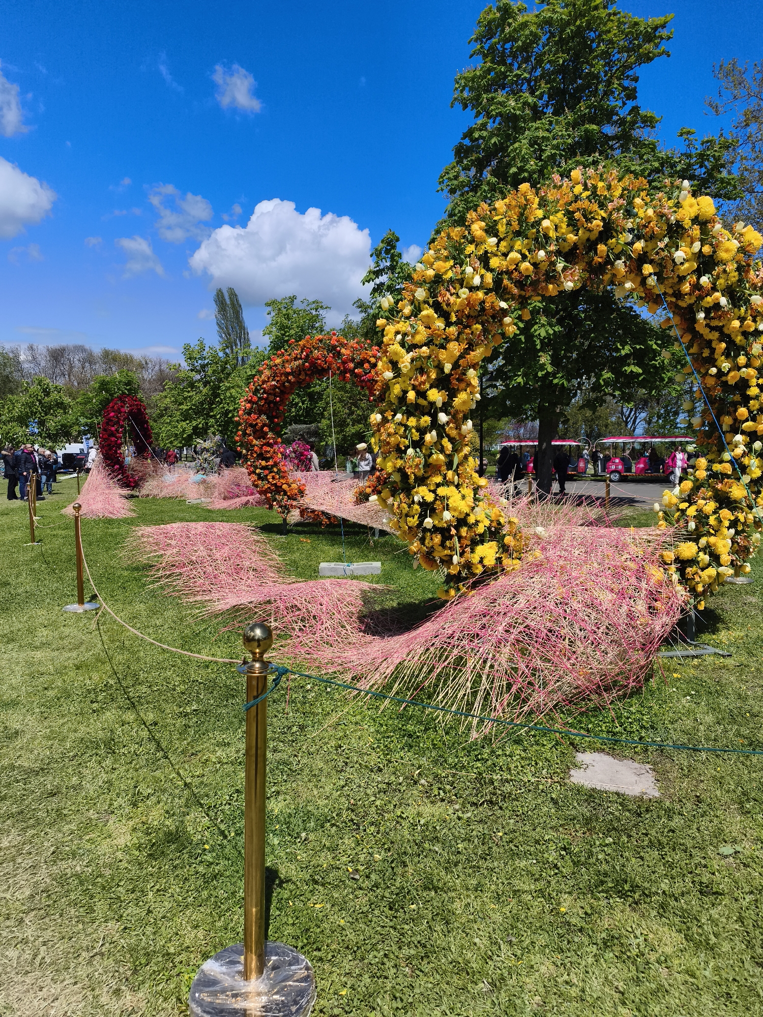 Spring festival showcases flowers, art, electric cars in Burgas